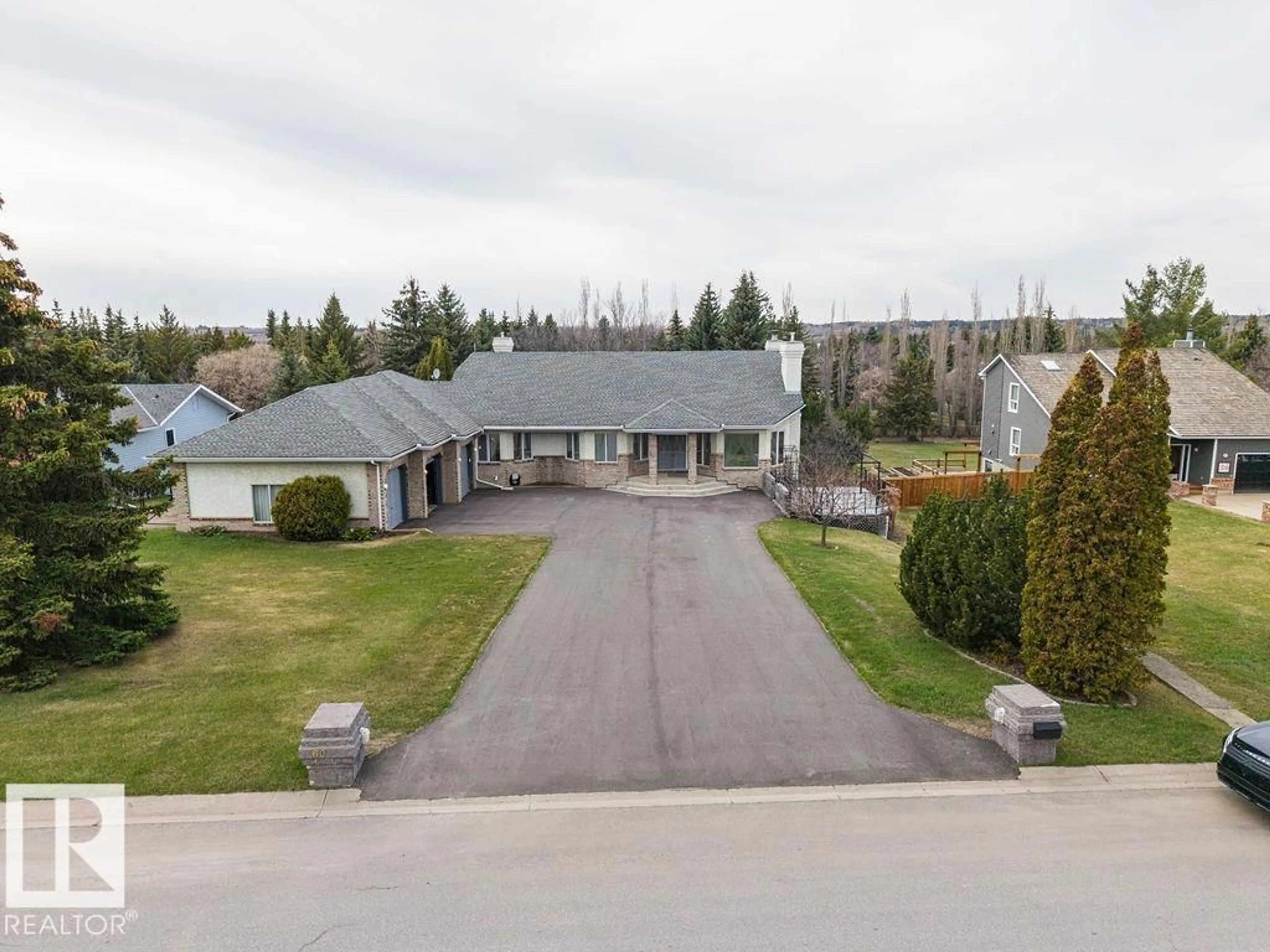 A pic from outside/outdoor area/front of a property/back of a property/a pic from drone, unknown for 60 STURGEON VIEW CR, Rural Sturgeon County Alberta T8N1M9
