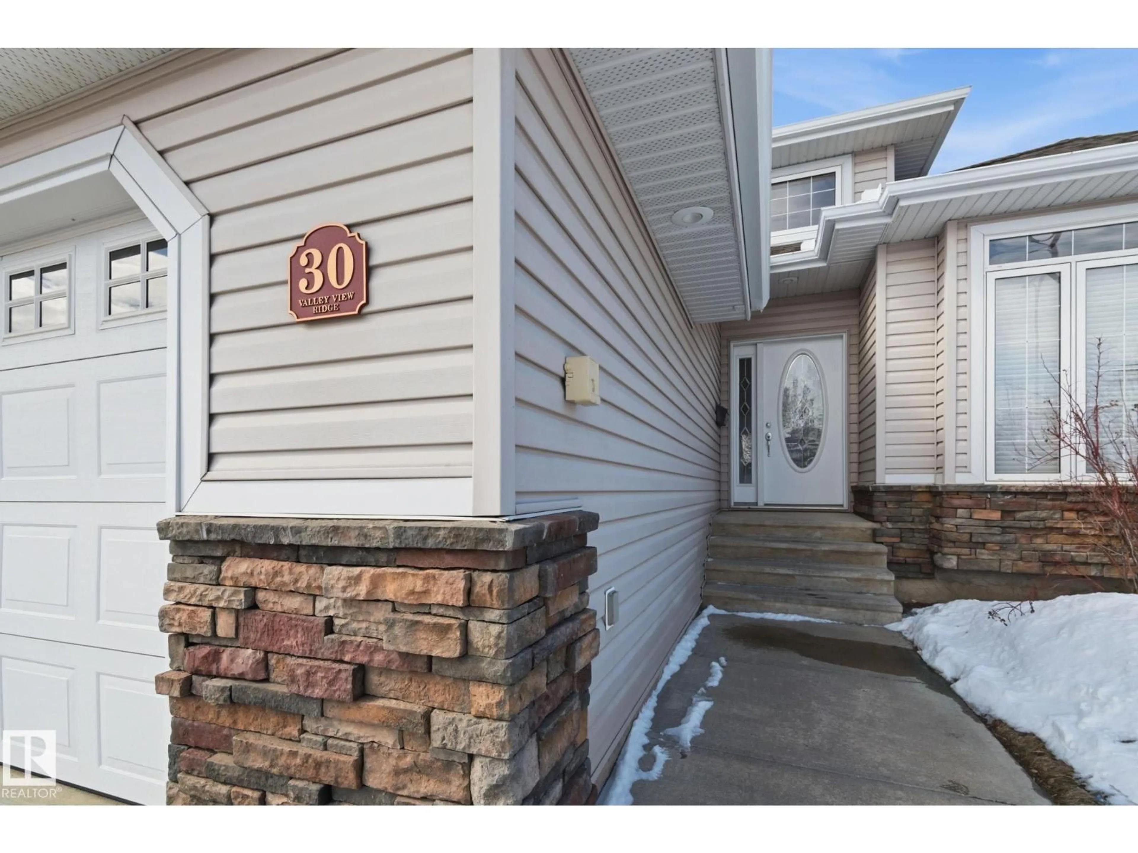 Indoor entryway for 30 VALLEYVIEW RG, Fort Saskatchewan Alberta T8L4P2