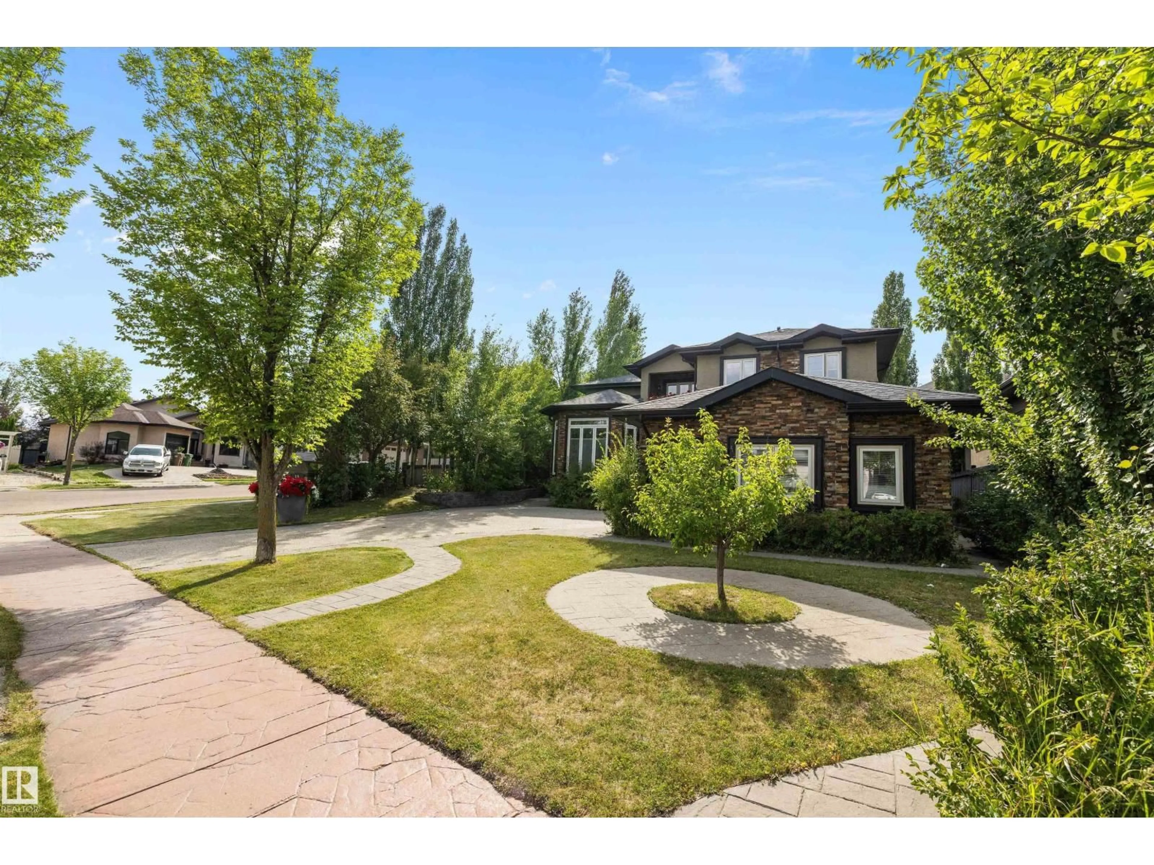 A pic from outside/outdoor area/front of a property/back of a property/a pic from drone, street for 19 OAK POINT, St. Albert Alberta T8N7H2