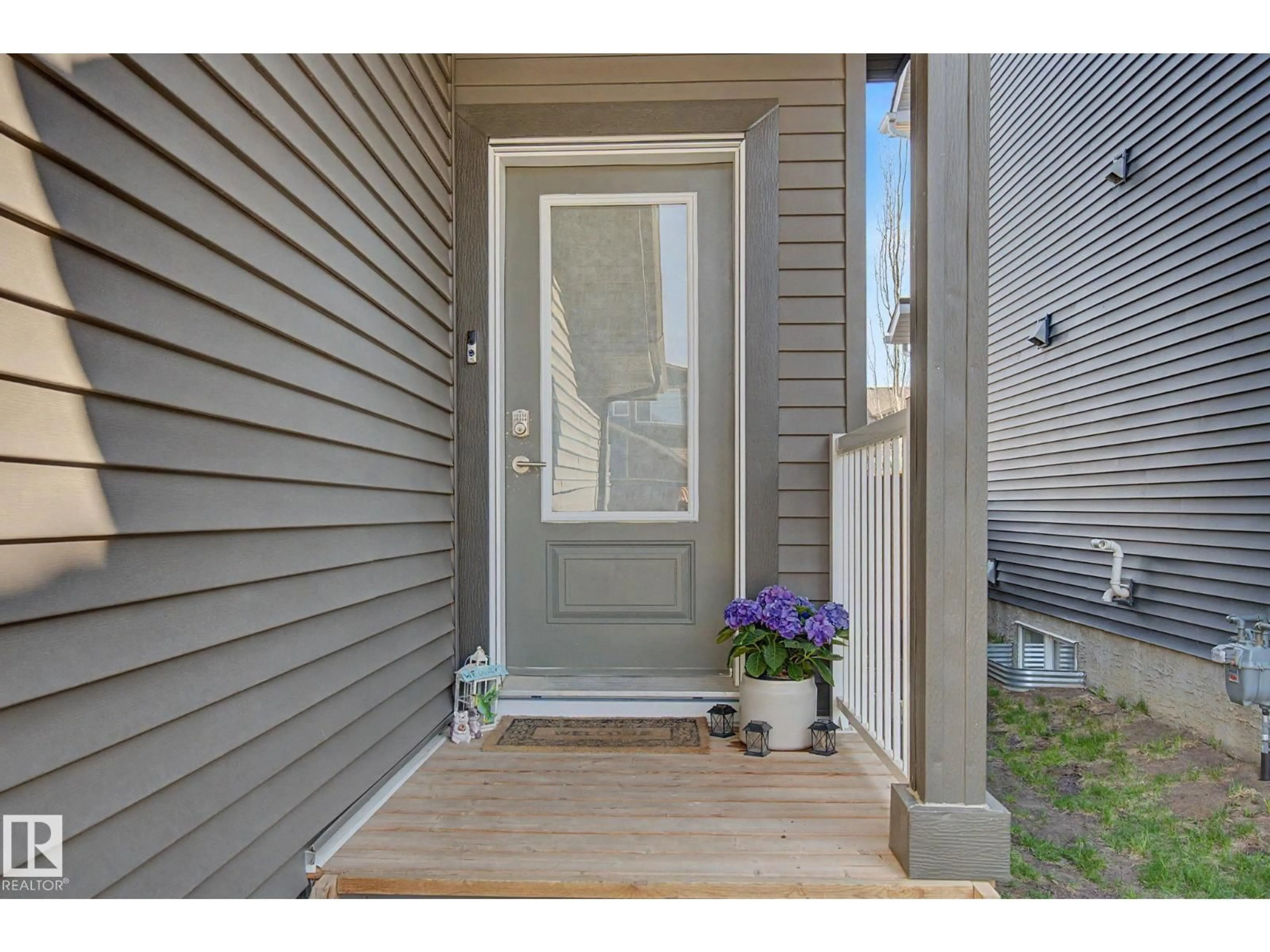 Indoor entryway for 4018 KINSELLA WY, Edmonton Alberta T6W4J5