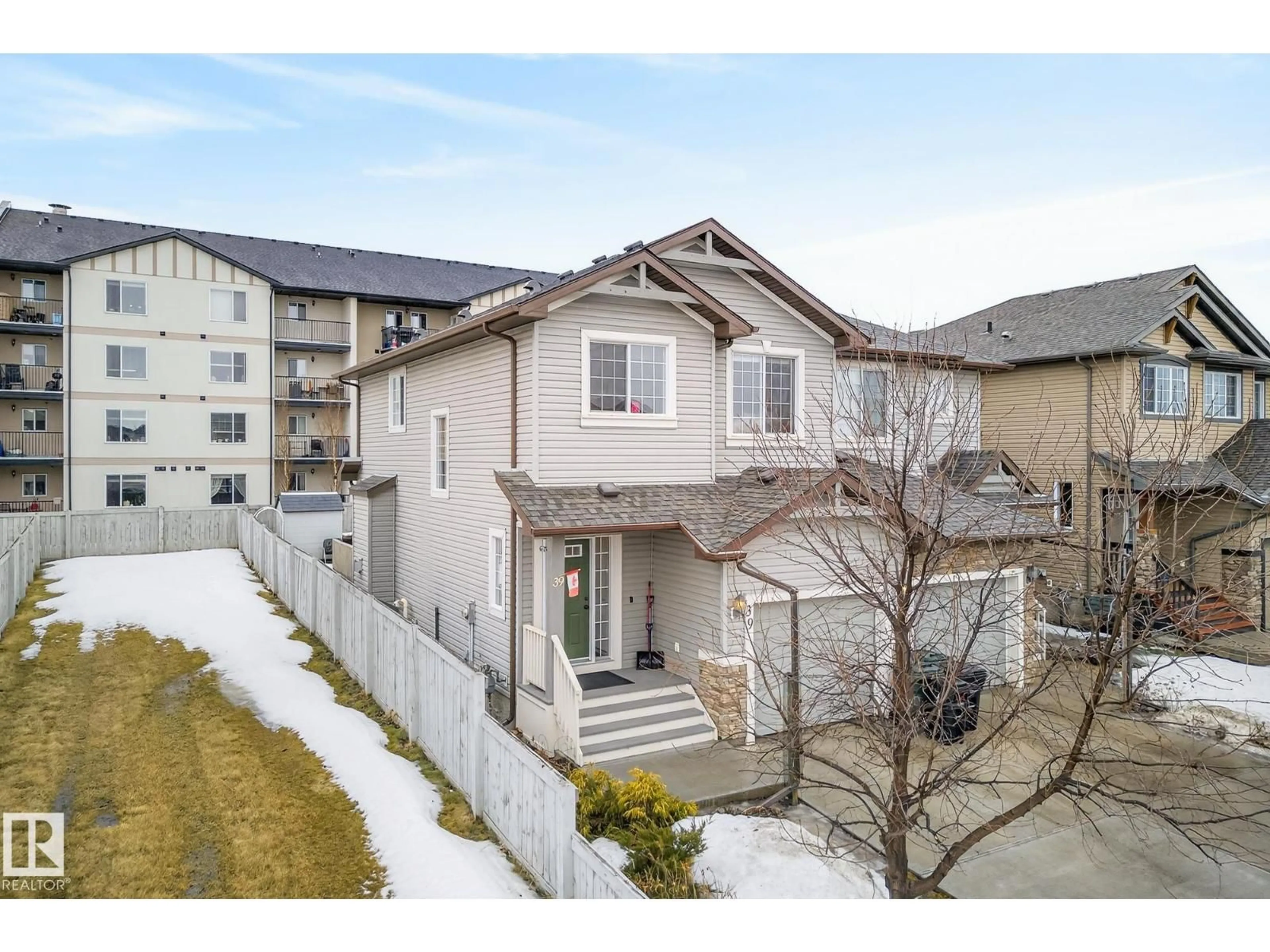 A pic from outside/outdoor area/front of a property/back of a property/a pic from drone, street for 39 MEADOWVIEW CO, Spruce Grove Alberta T7X0N2