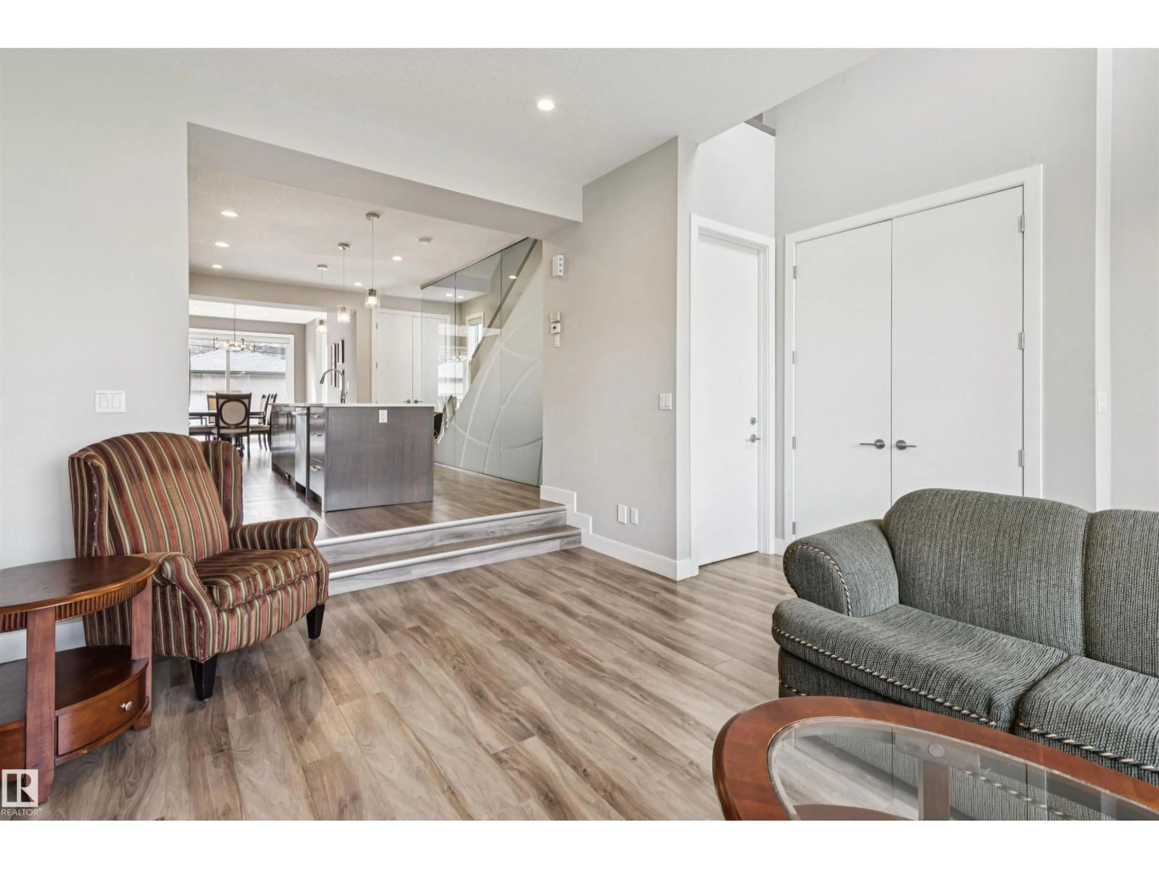 Indoor entryway for 8724 116 ST, Edmonton Alberta T6G1P7