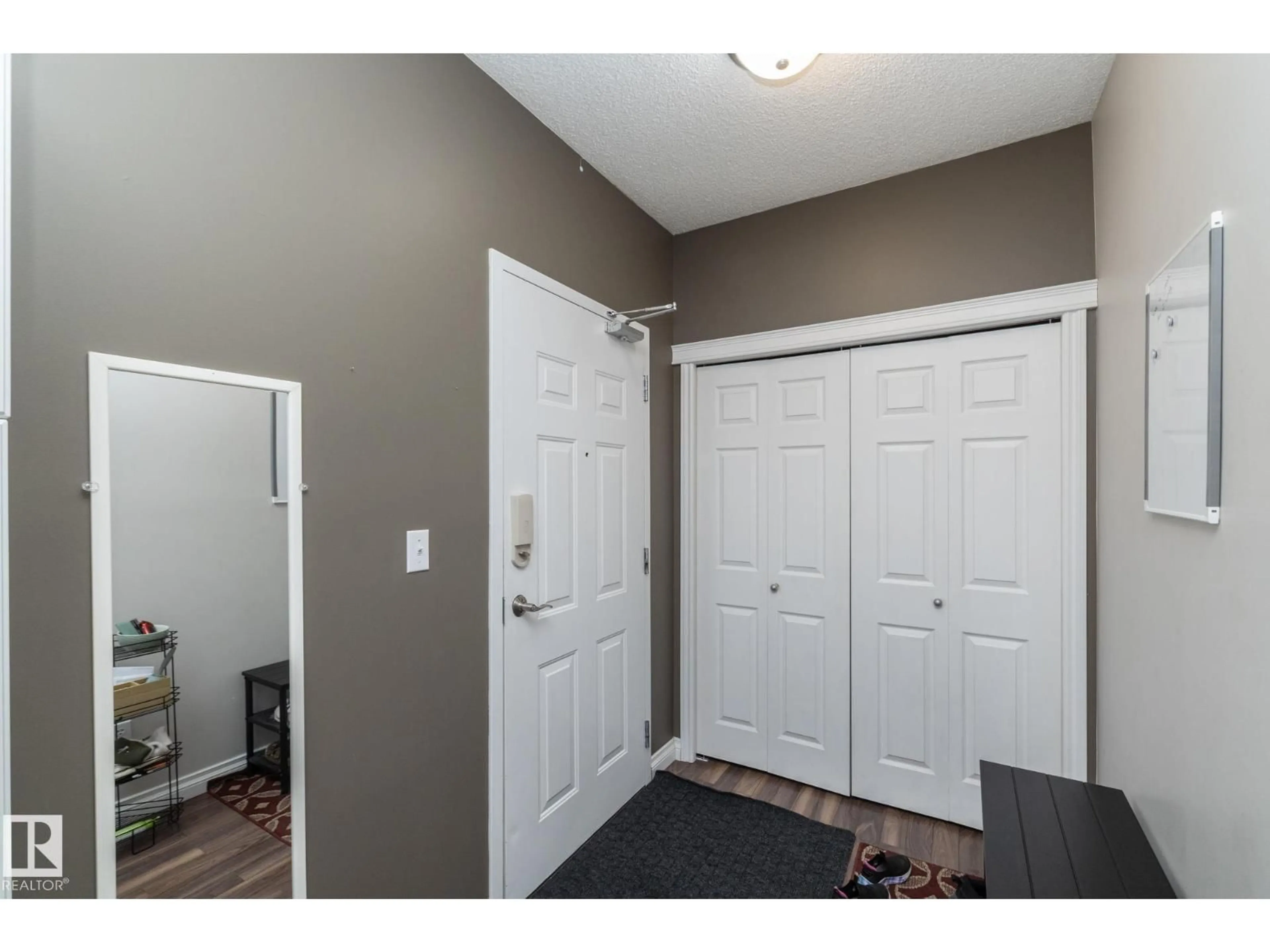 Indoor entryway for #102 - 304 LEWIS ESTATES BV, Edmonton Alberta T5T6Y7