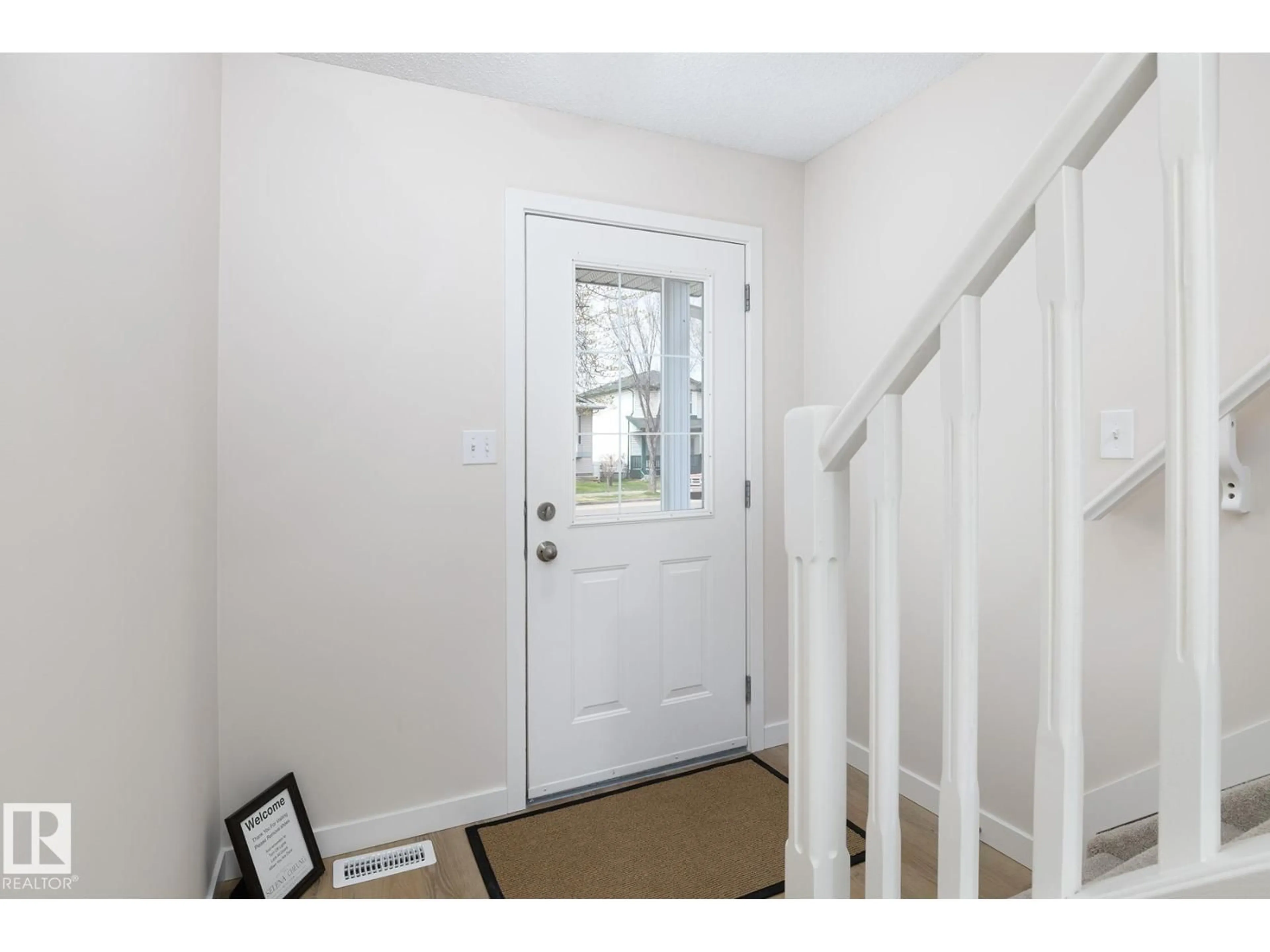 Indoor entryway for 14603 - 55 MILLER BV, Edmonton Alberta T5Y3B6