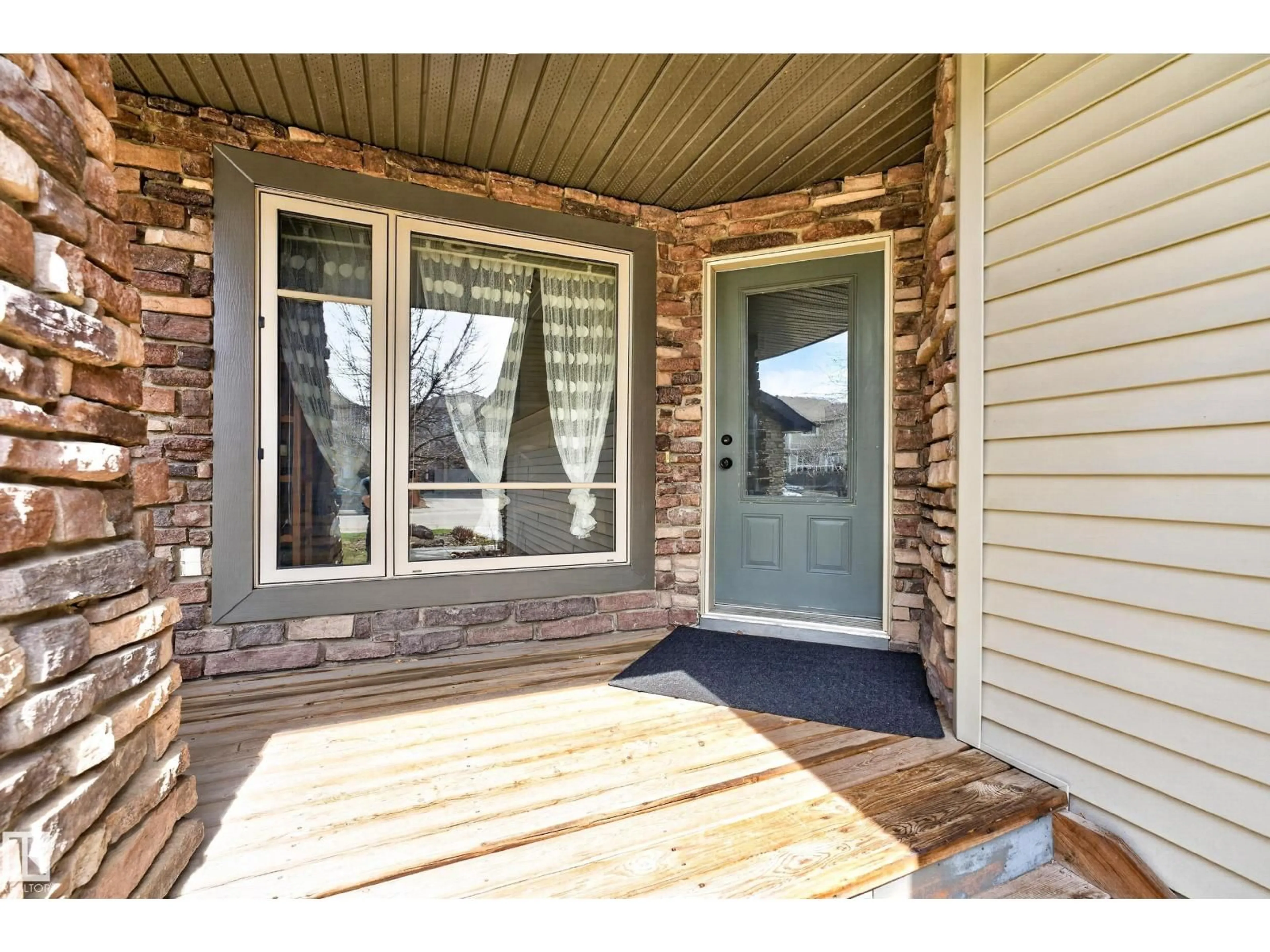 Indoor entryway for 506 ADAMS WY, Edmonton Alberta T6W0H1