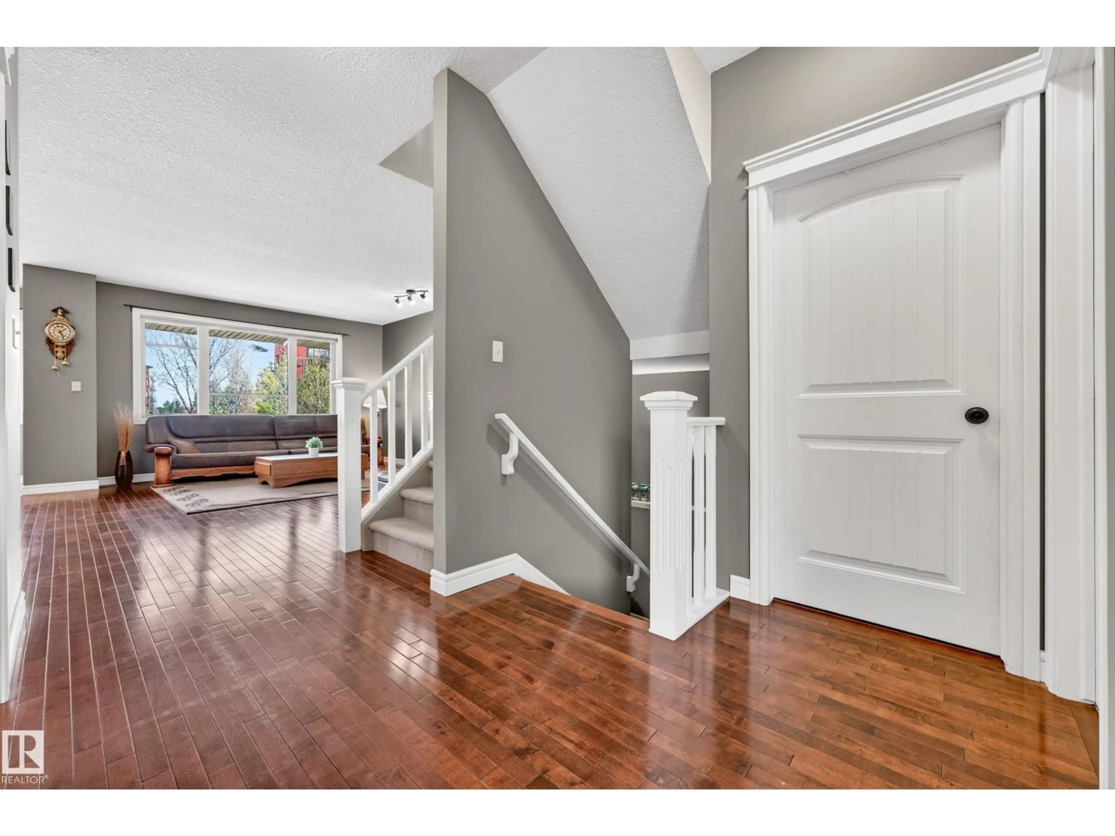 Indoor entryway for 506 ADAMS WY, Edmonton Alberta T6W0H1