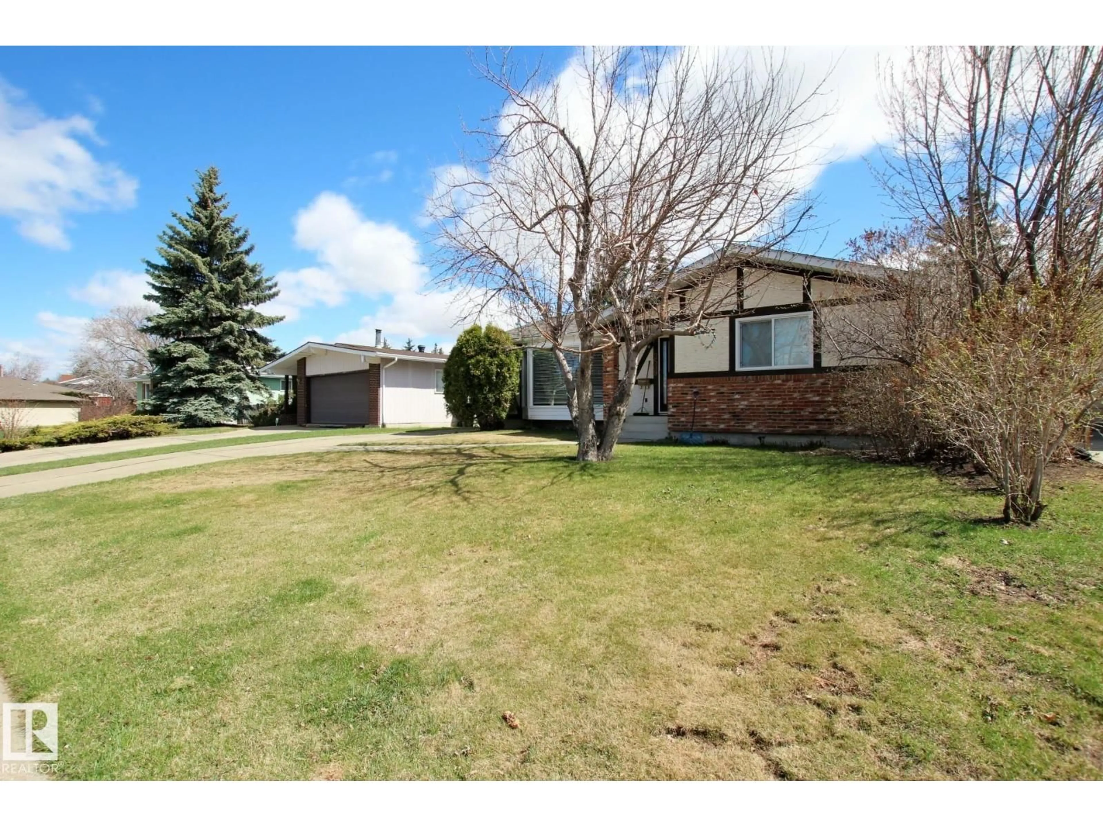 A pic from outside/outdoor area/front of a property/back of a property/a pic from drone, street for NW - 3539 104 ST, Edmonton Alberta T6J2J8