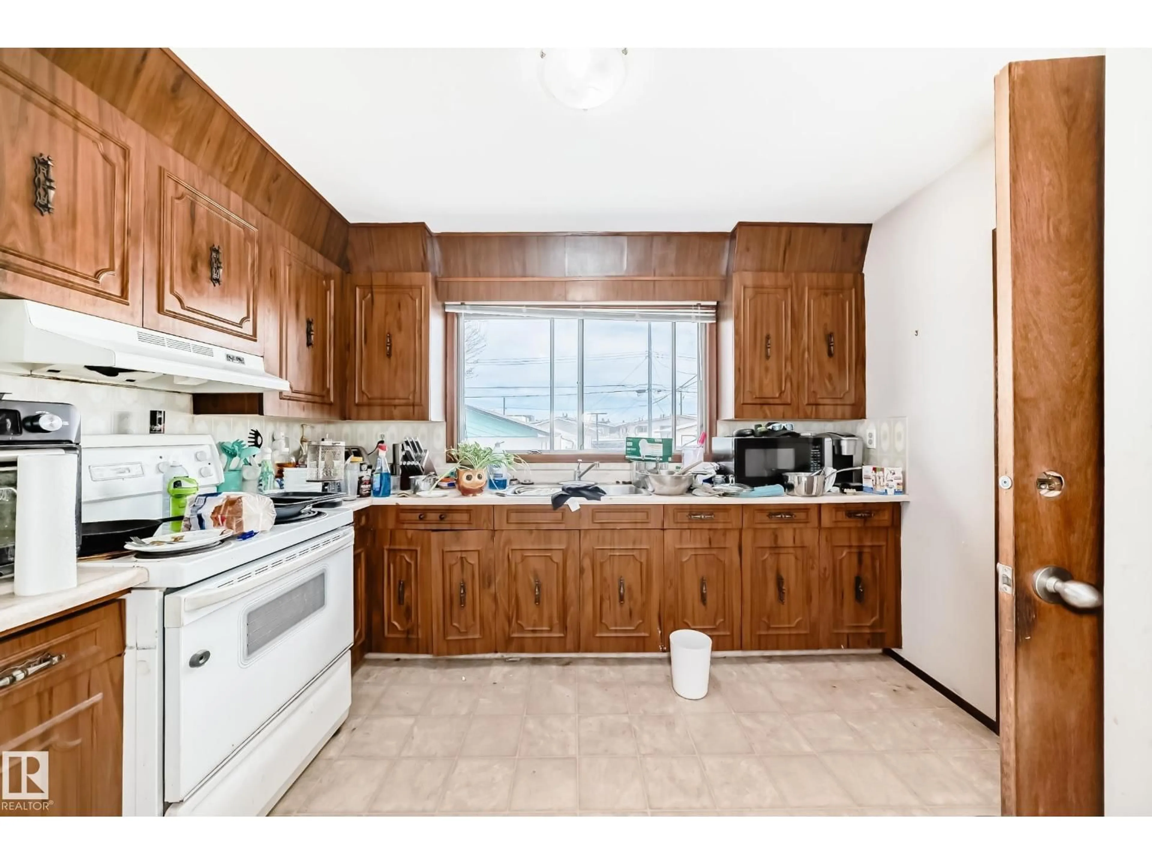 Standard kitchen, unknown for 12825 102 ST, Edmonton Alberta T5E4J2