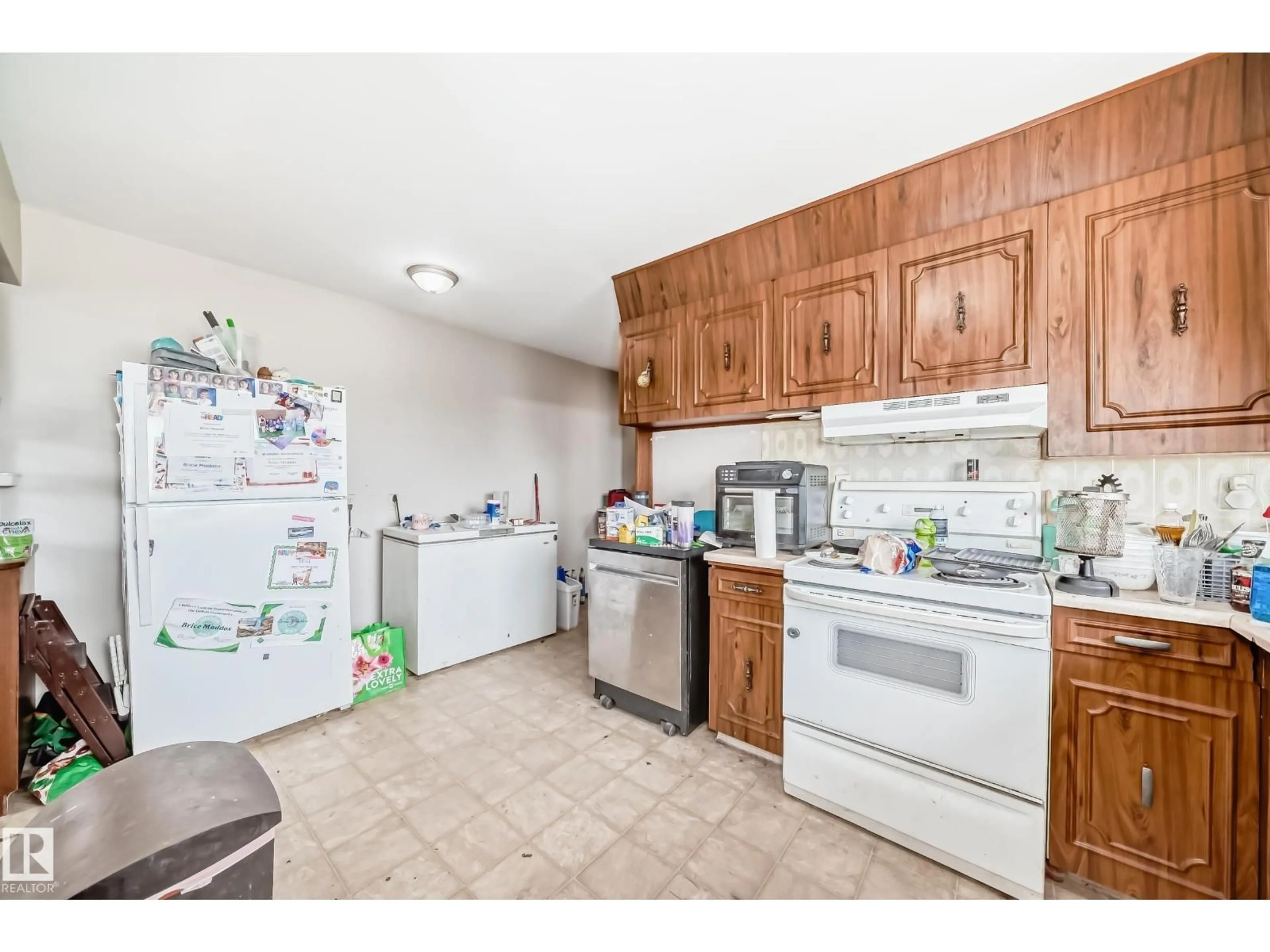 Standard kitchen, unknown for 12825 102 ST, Edmonton Alberta T5E4J2