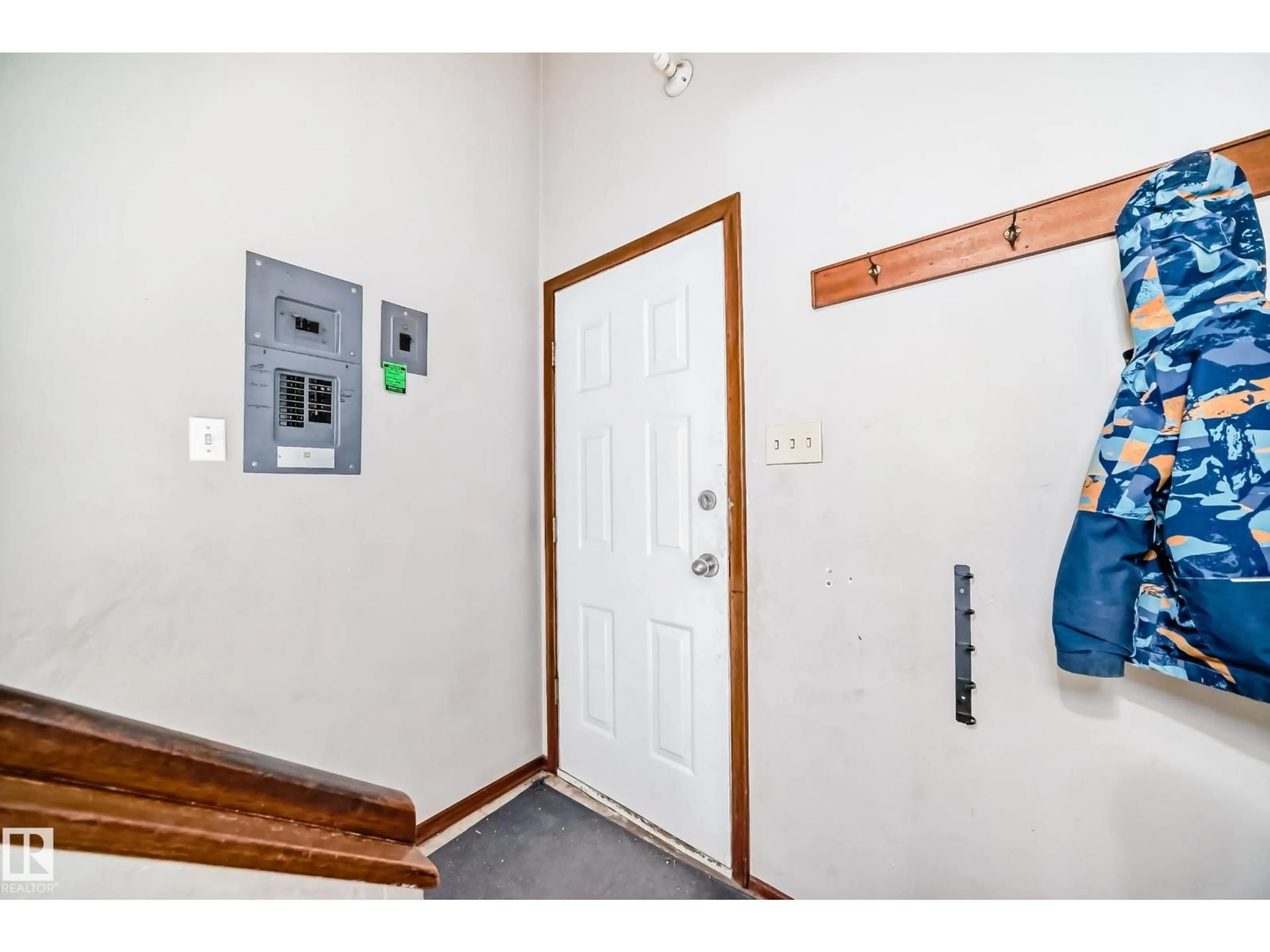 Indoor entryway for 12825 102 ST, Edmonton Alberta T5E4J2