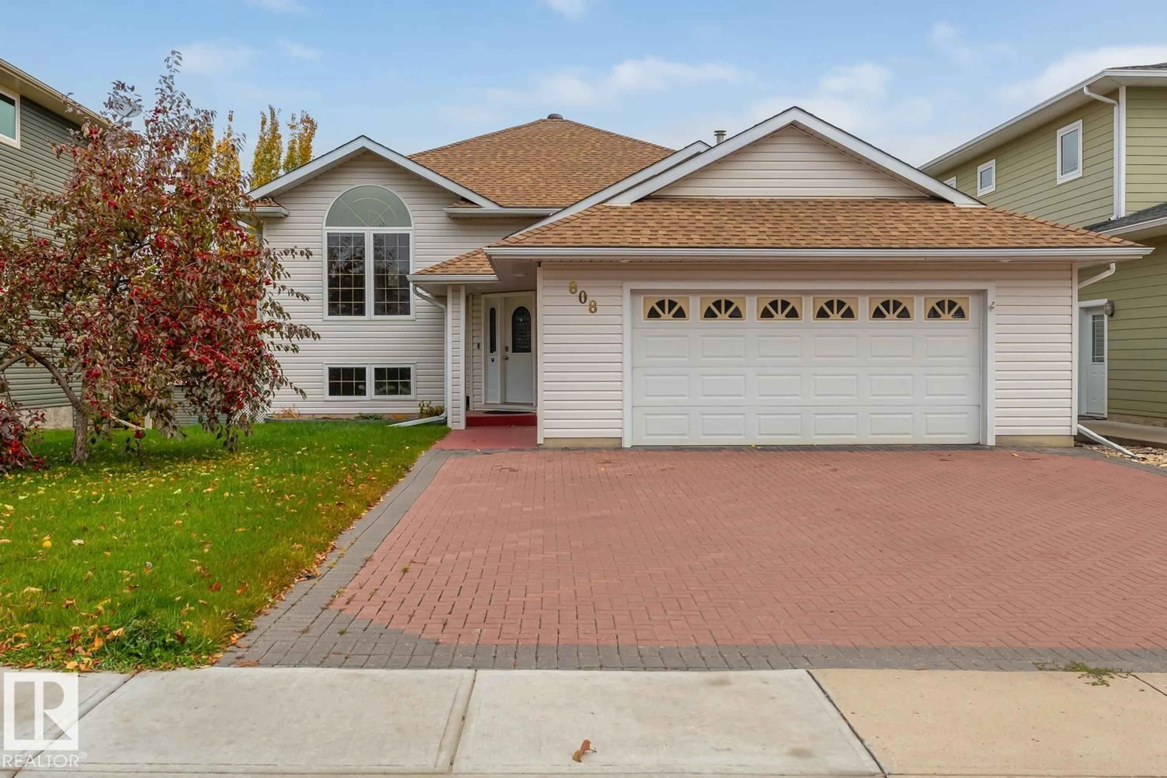 Home with vinyl exterior material, street for 808 26 ST, Cold Lake Alberta T9M1X8