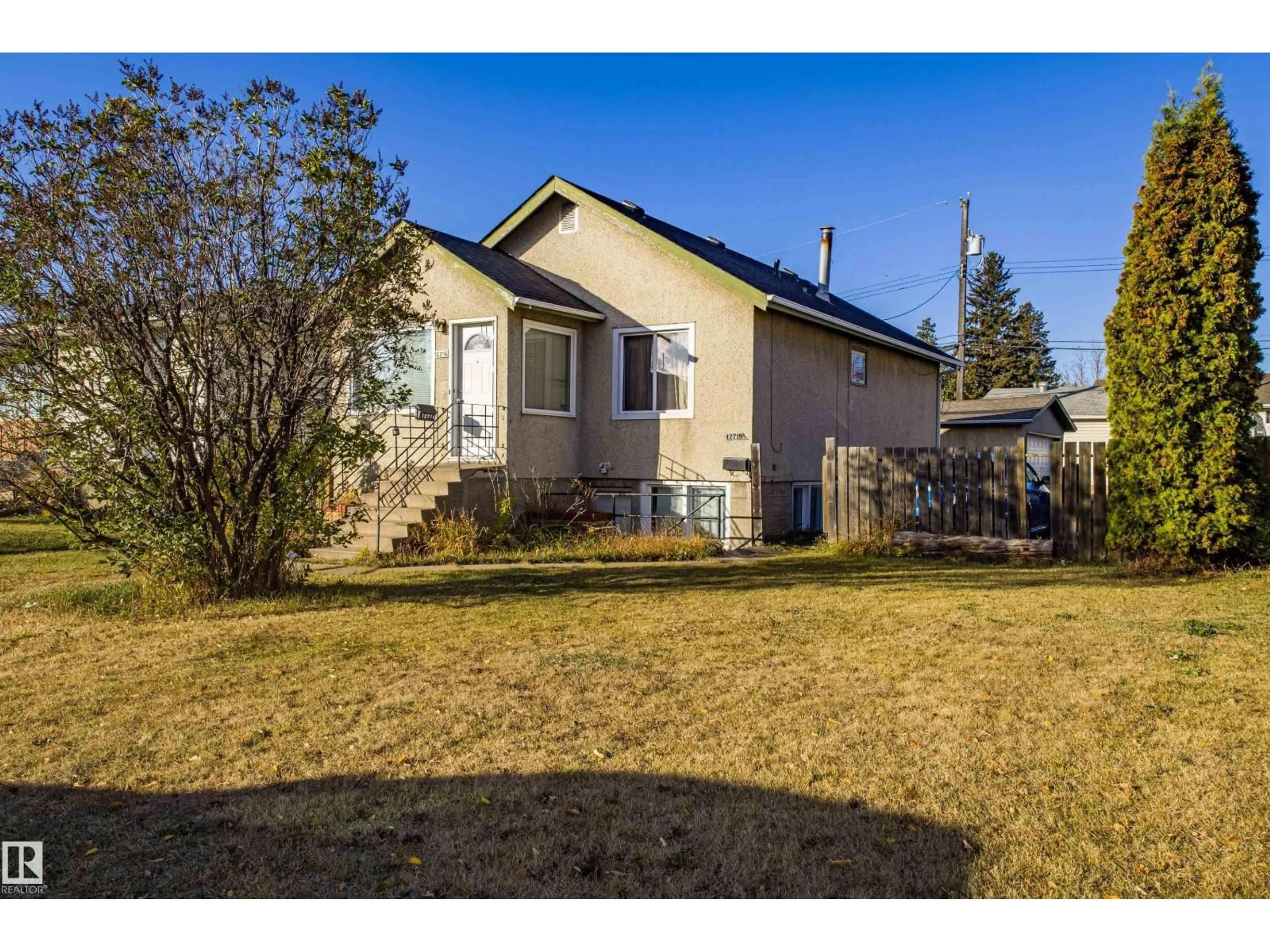 A pic from outside/outdoor area/front of a property/back of a property/a pic from drone, unknown for 12718 - 12716 94 ST, Edmonton Alberta T5E3V5
