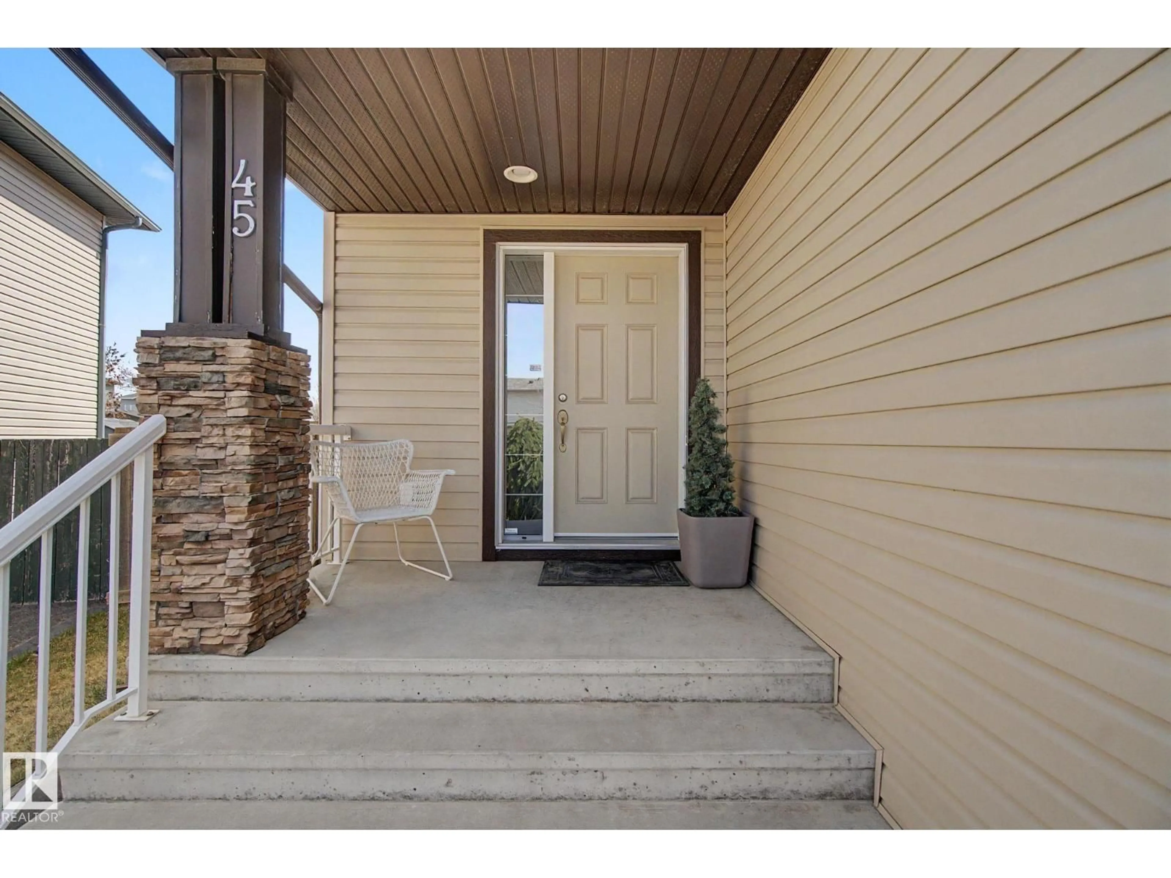 Indoor entryway for 45 VEGA AV, Spruce Grove Alberta T7X4R8