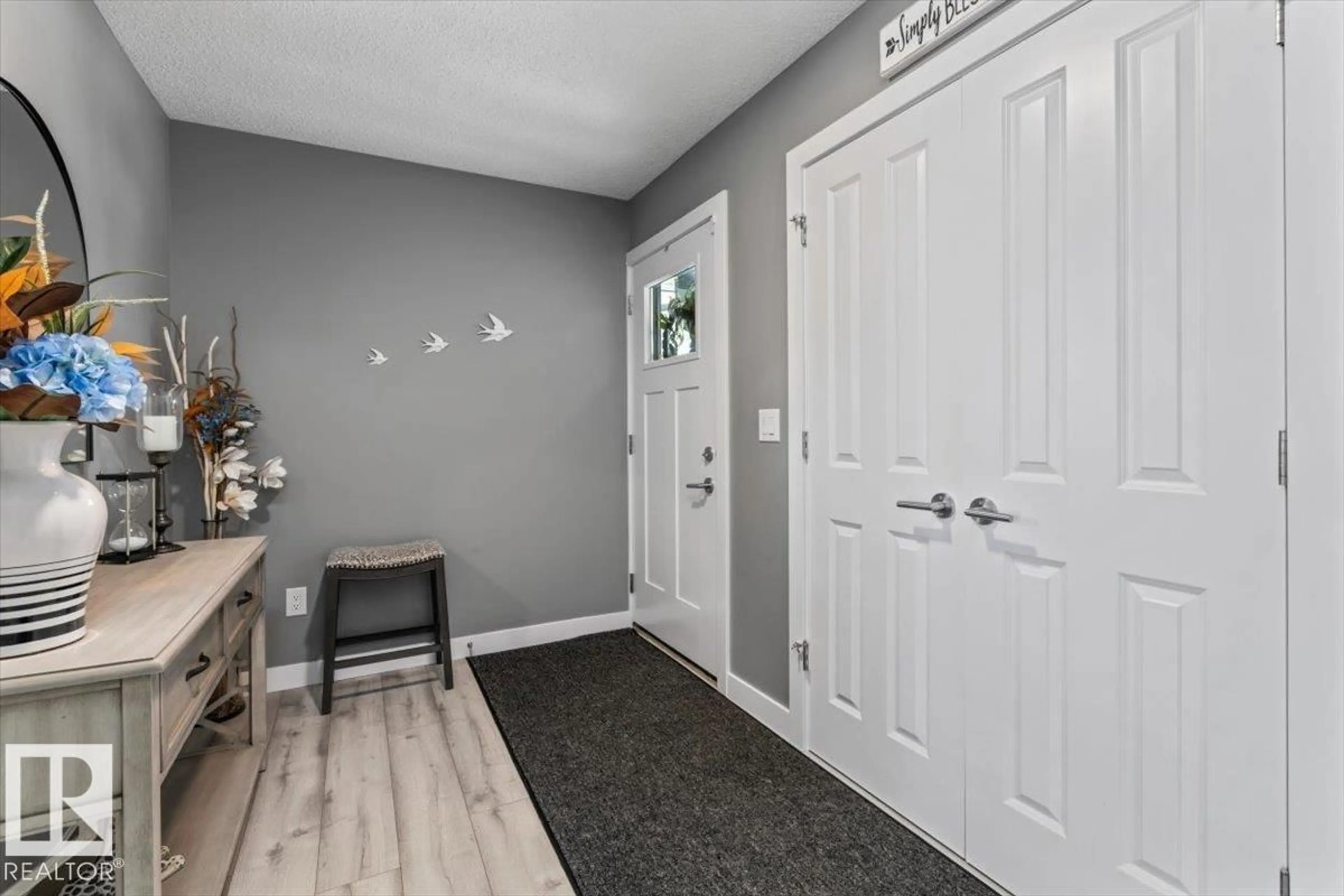 Indoor entryway for 41 PENN PL, Spruce Grove Alberta T7X2W7