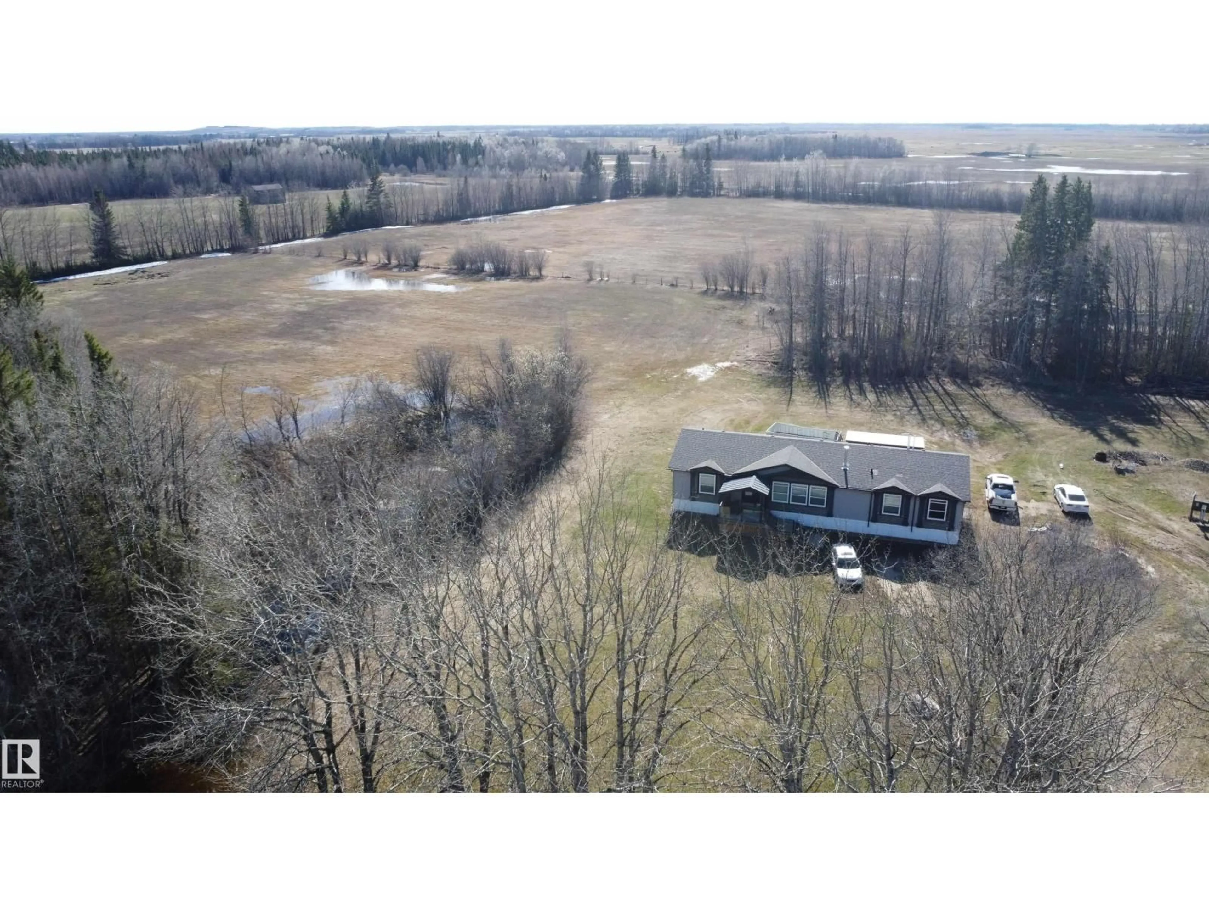A pic from outside/outdoor area/front of a property/back of a property/a pic from drone, unknown for 61516 RG RD 204, Rural Thorhild County Alberta T0A2P0