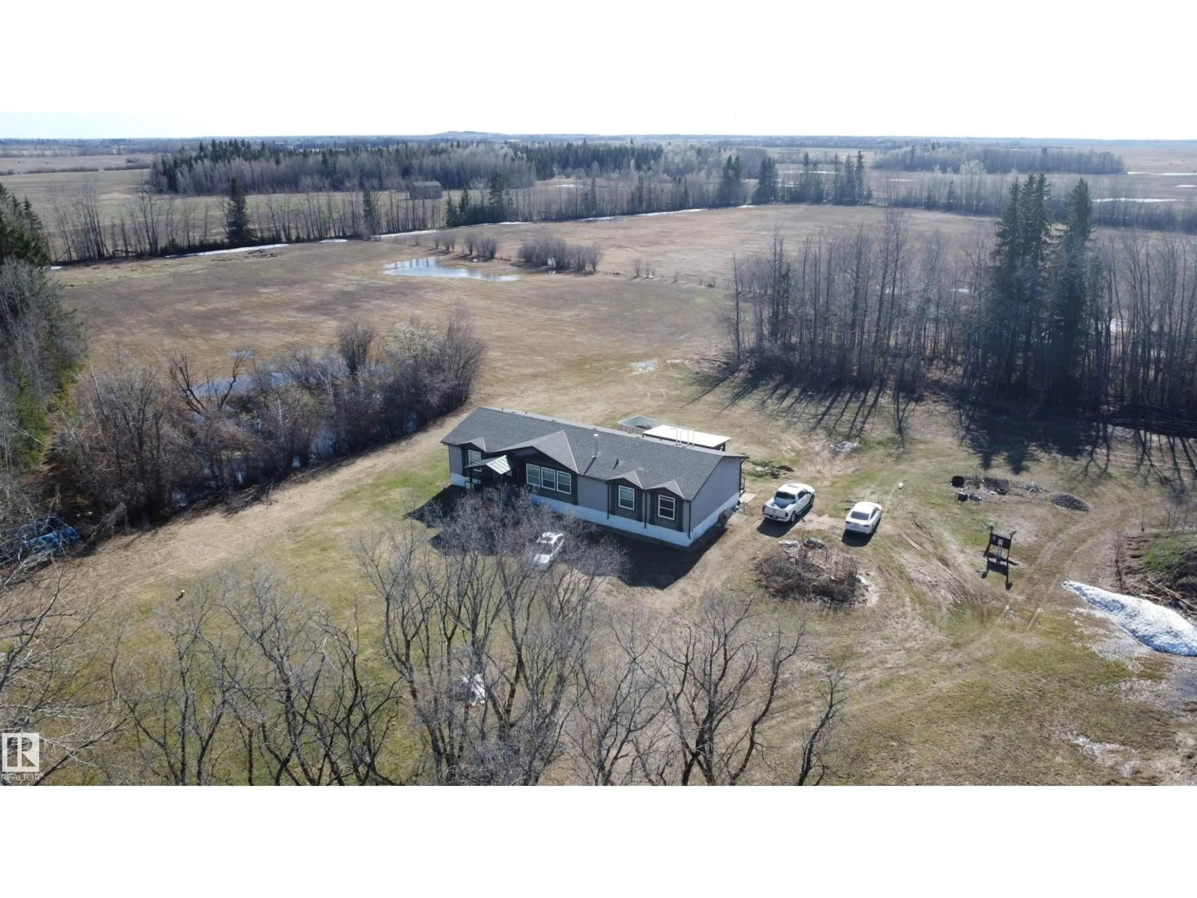 A pic from outside/outdoor area/front of a property/back of a property/a pic from drone, building for 61516 RG RD 204, Rural Thorhild County Alberta T0A2P0