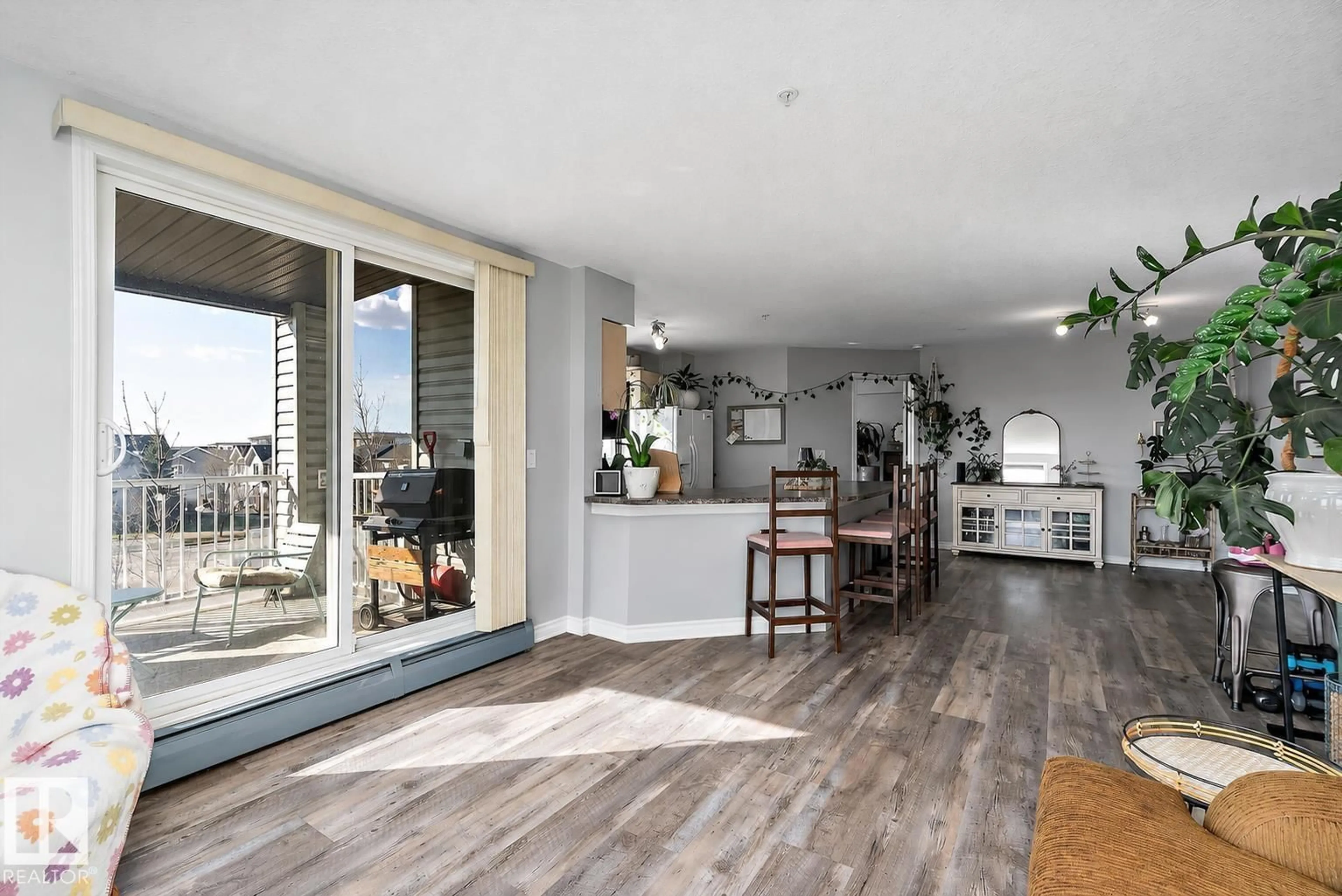 Open concept kitchen, wood/laminate floor for 40 - 402 SUMMERWOOD BV, Sherwood Park Alberta T8H0C2