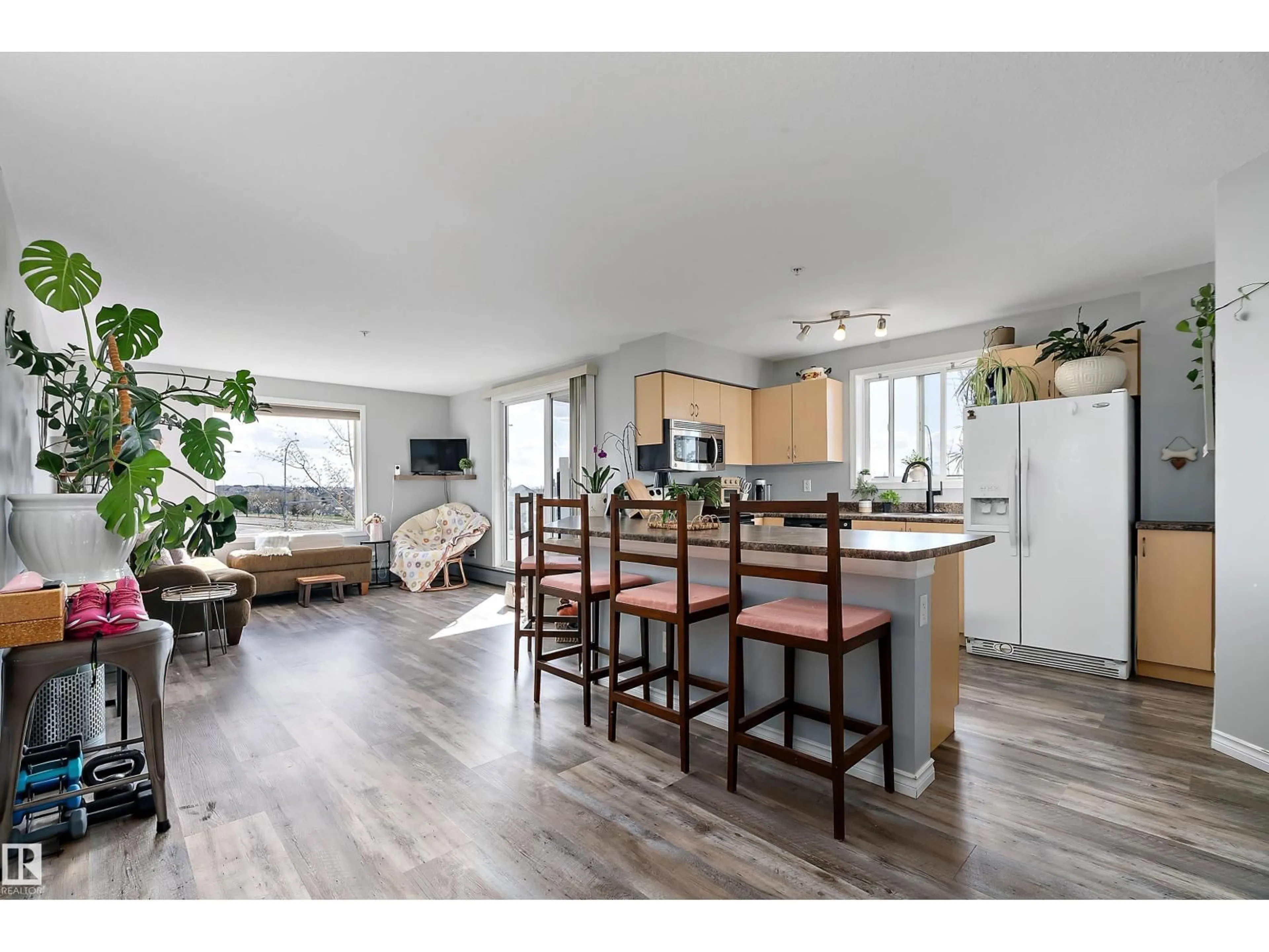Open concept kitchen, wood/laminate floor for 40 - 402 SUMMERWOOD BV, Sherwood Park Alberta T8H0C2