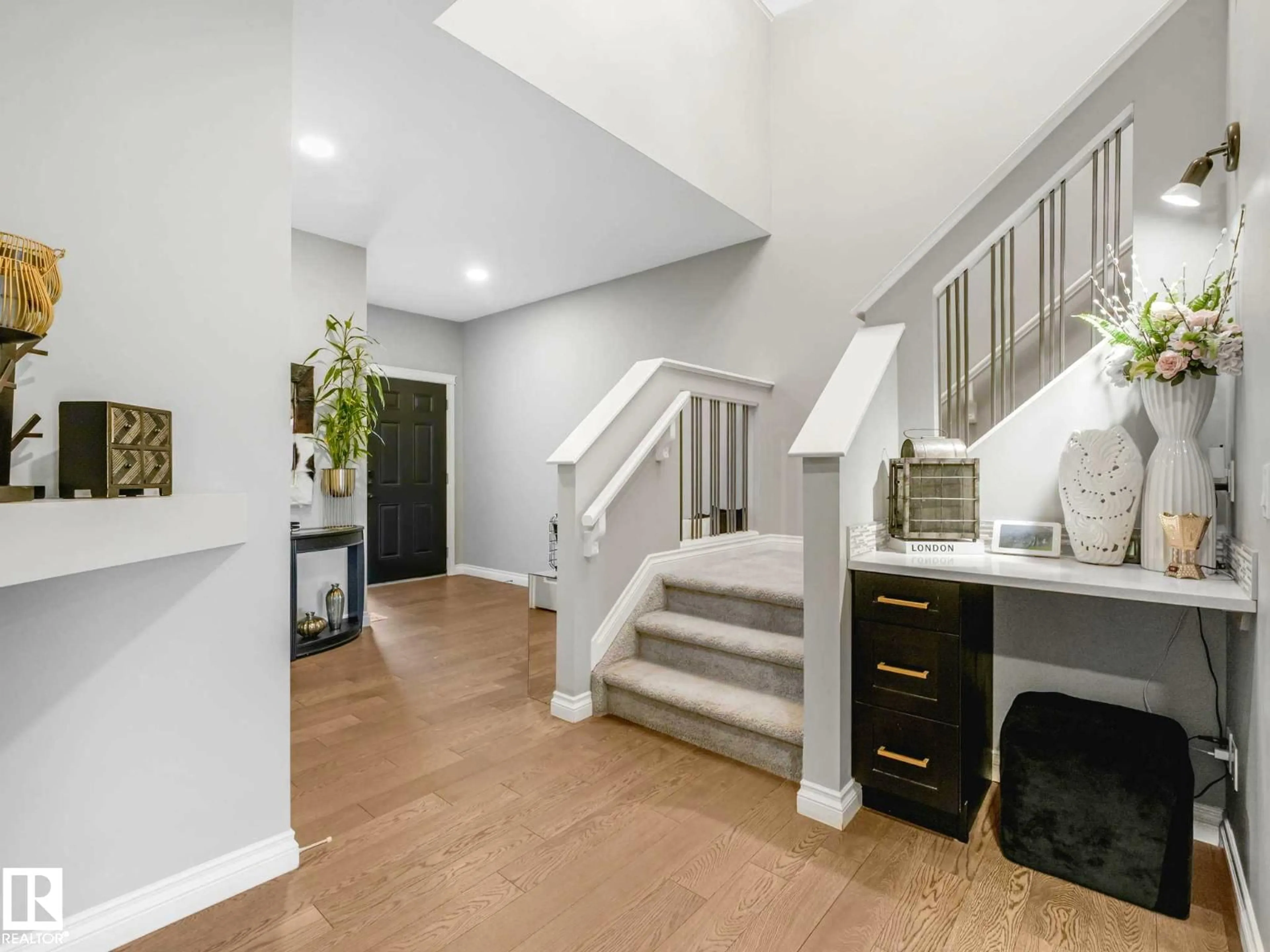 Indoor entryway for NW - 8427 216 ST, Edmonton Alberta T5T4W2