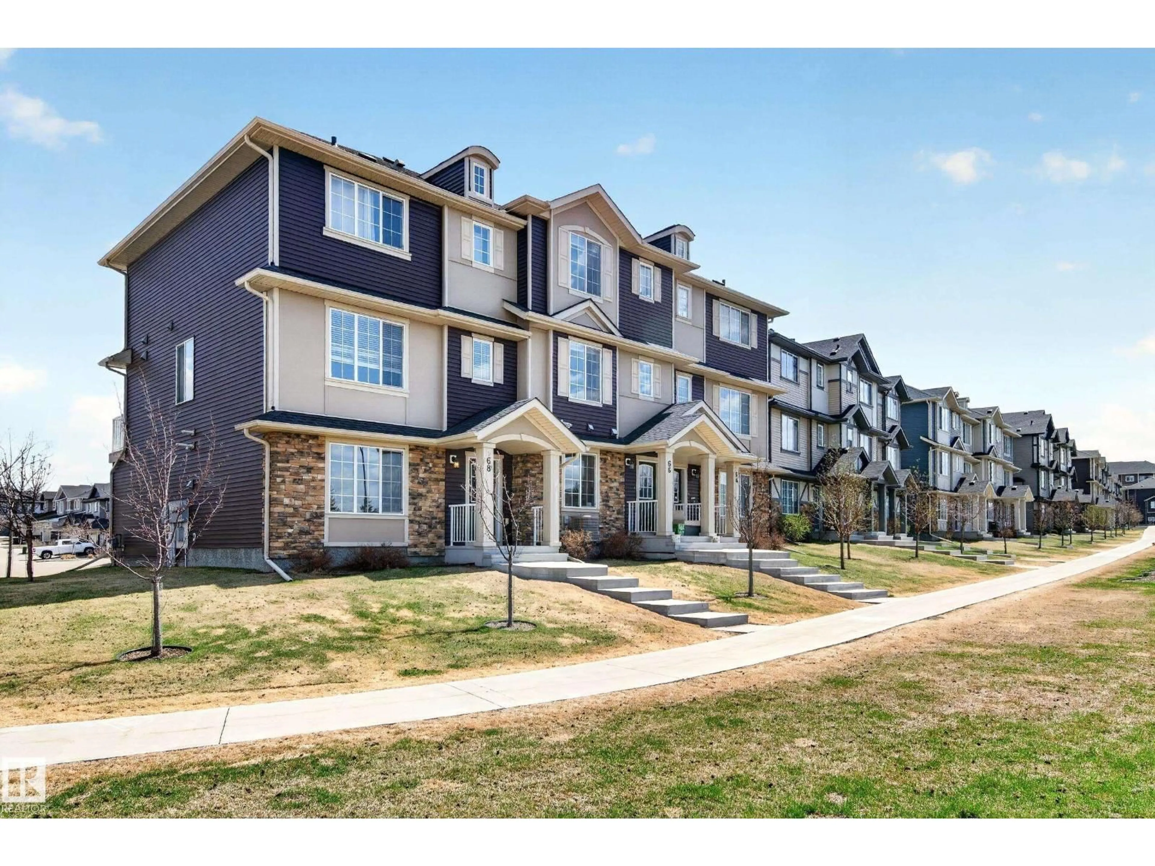 A pic from outside/outdoor area/front of a property/back of a property/a pic from drone, street for 66 20 AUGUSTINE CR, Sherwood Park Alberta T8H0Z8