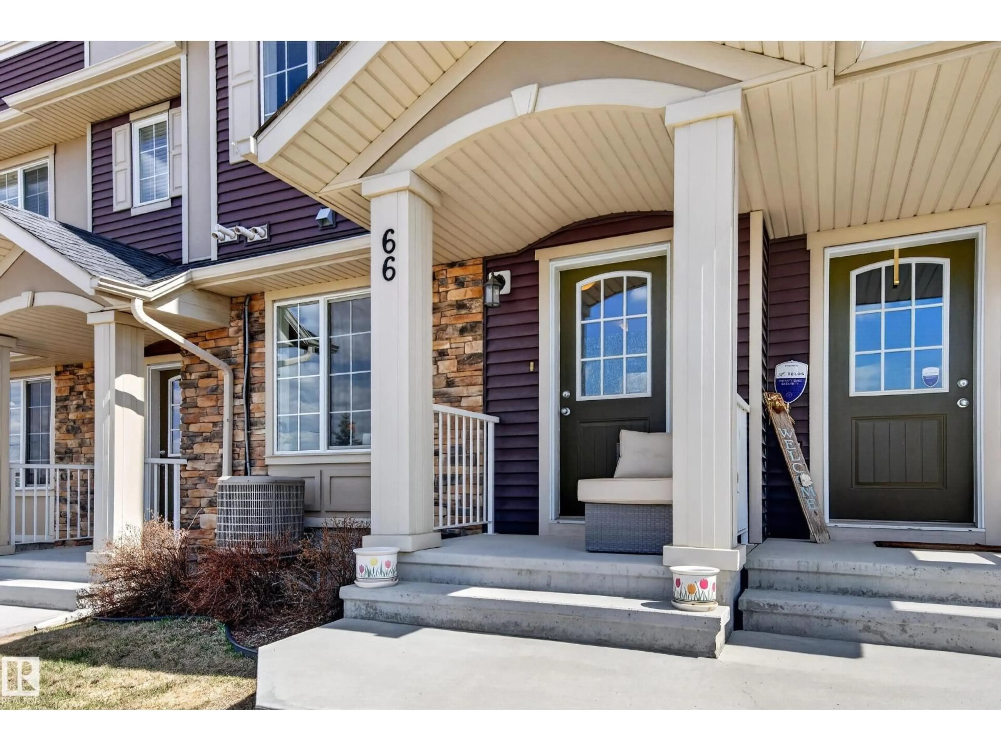 Indoor entryway for 66 20 AUGUSTINE CR, Sherwood Park Alberta T8H0Z8
