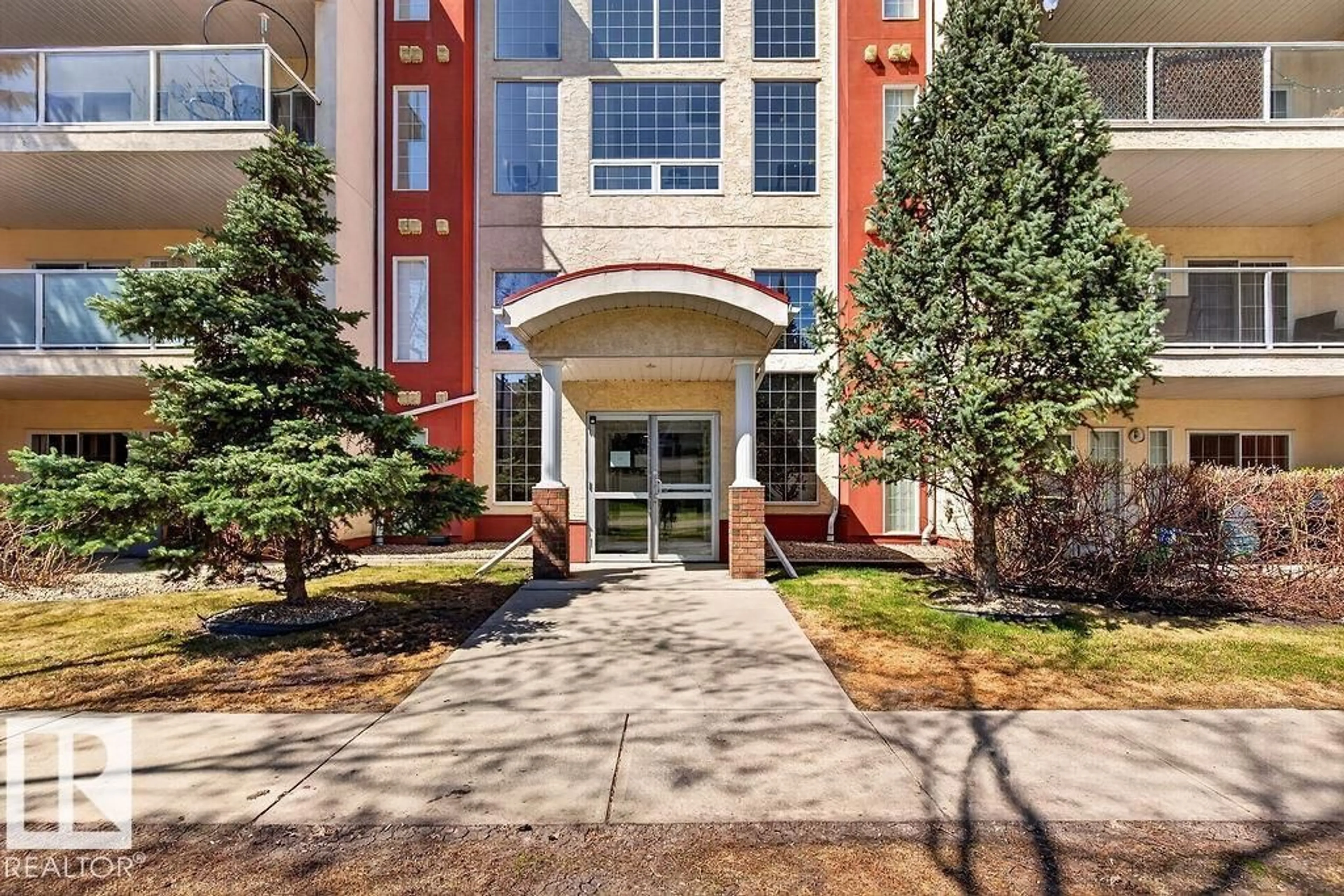 Indoor foyer for #305 - 12110 106 AV, Edmonton Alberta T5H4R9