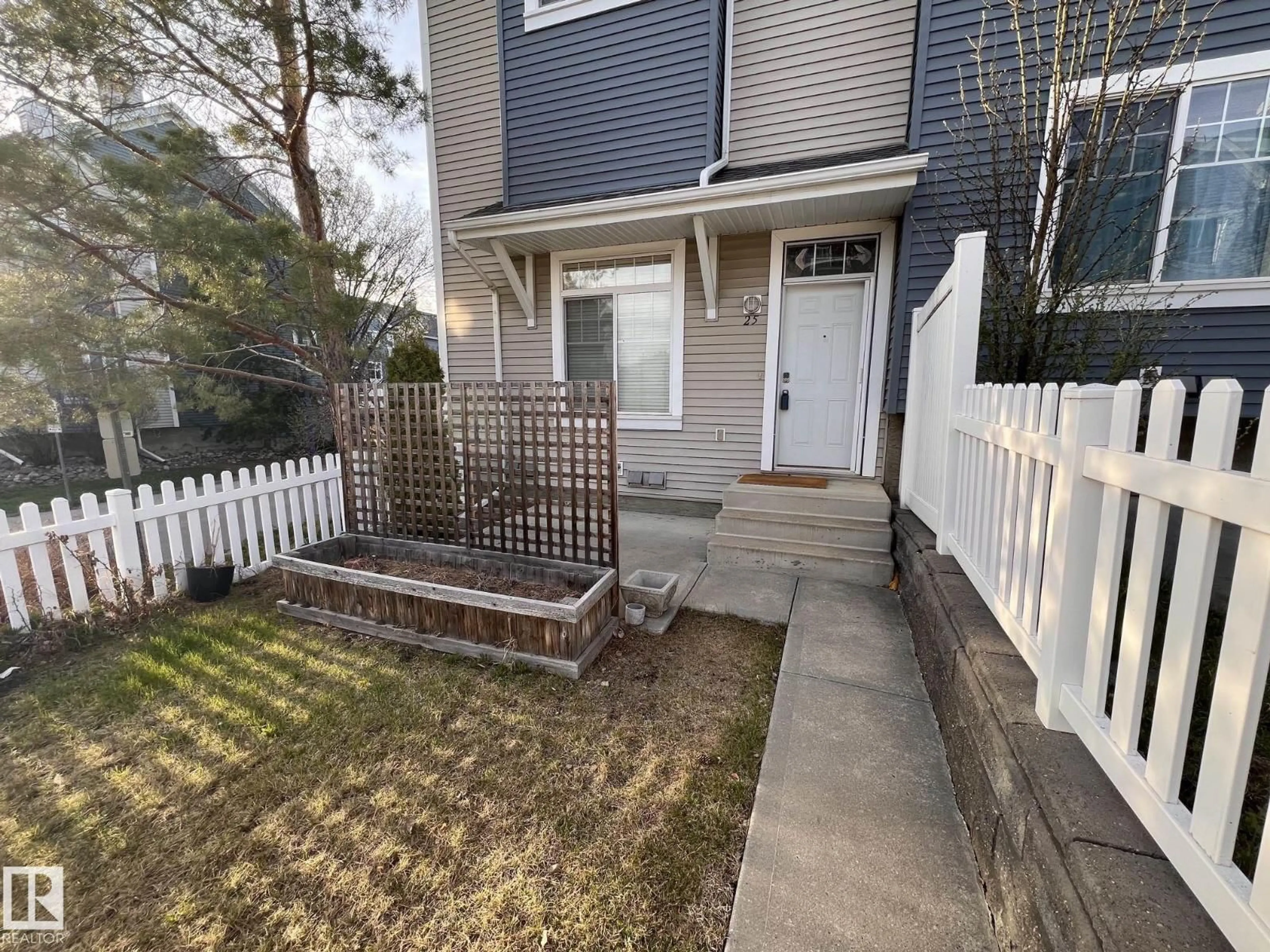 A pic from outside/outdoor area/front of a property/back of a property/a pic from drone, street for 25 8304 11 AV, Edmonton Alberta T6X1J8