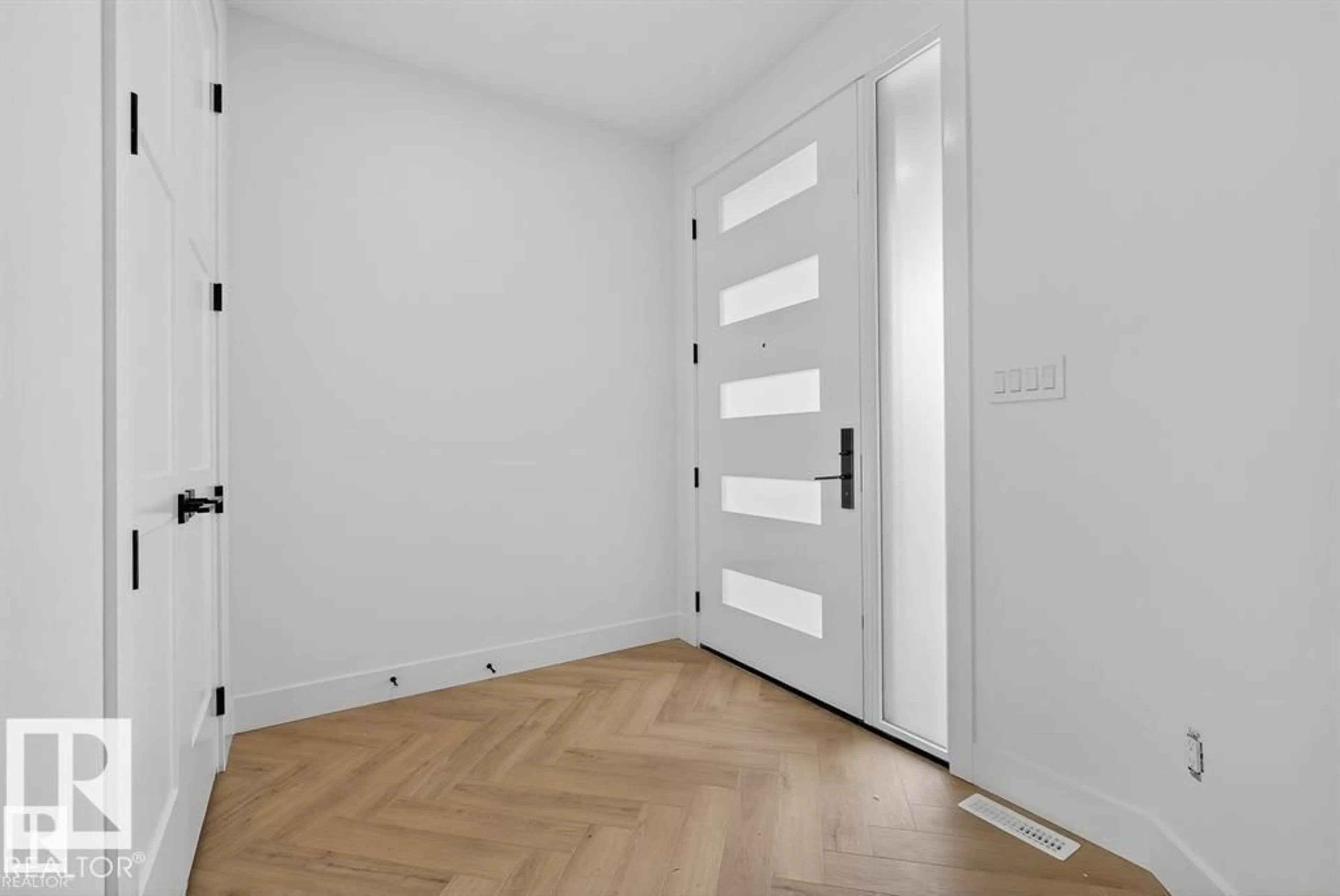 Indoor entryway for 753 ASTORIA WY, Devon Alberta T9G0M3