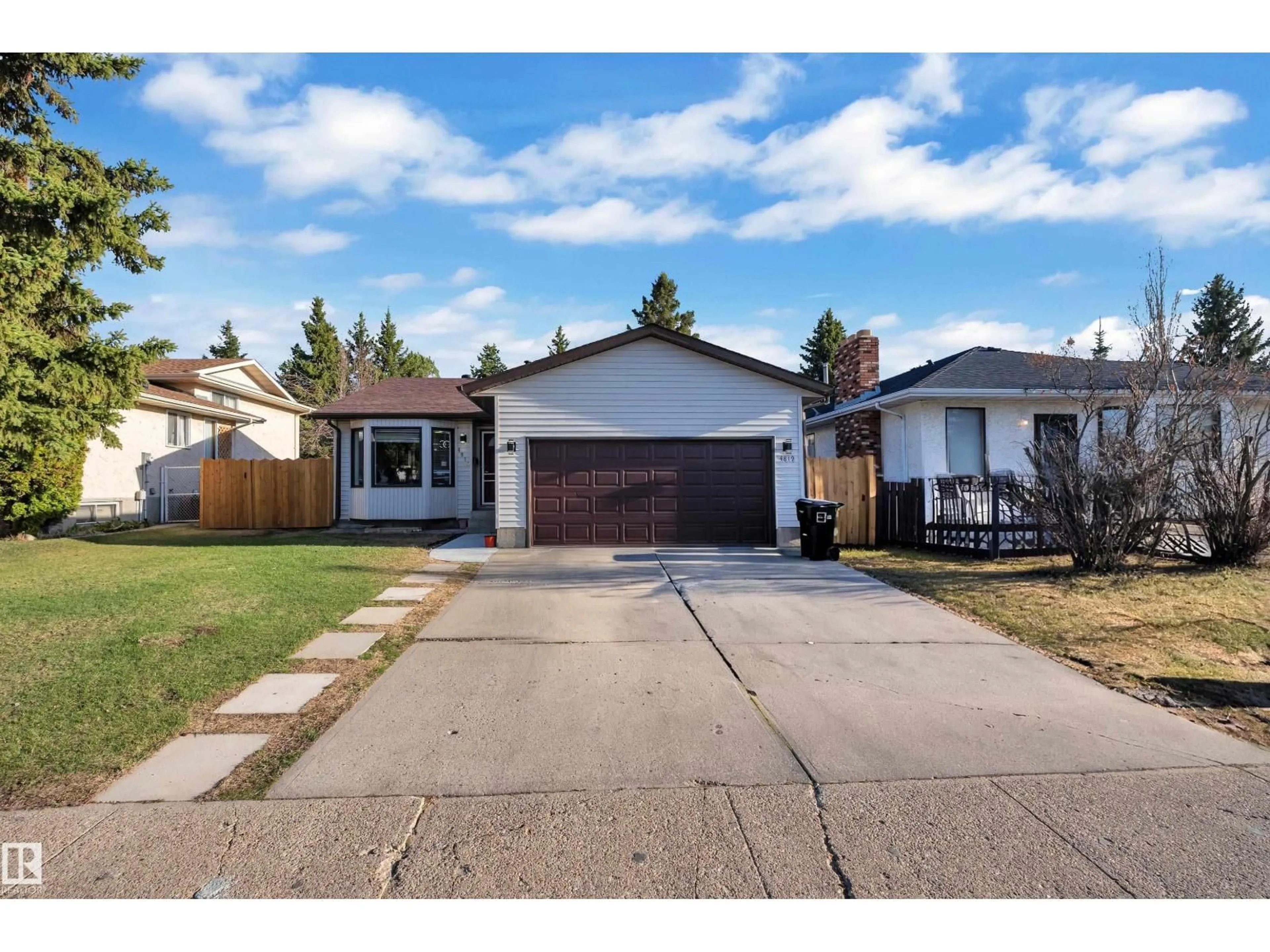 Home with vinyl exterior material, street for 4819 30 AV, Edmonton Alberta T6L4R4