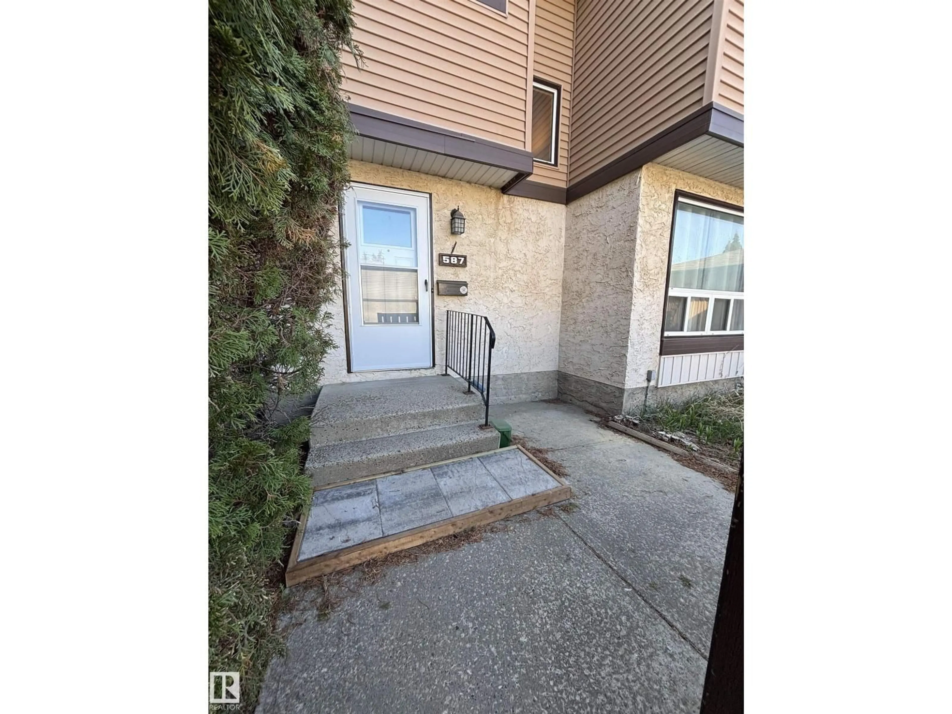 Unknown for 587 KNOTTWOOD RD W NW, Edmonton Alberta T6K2V6
