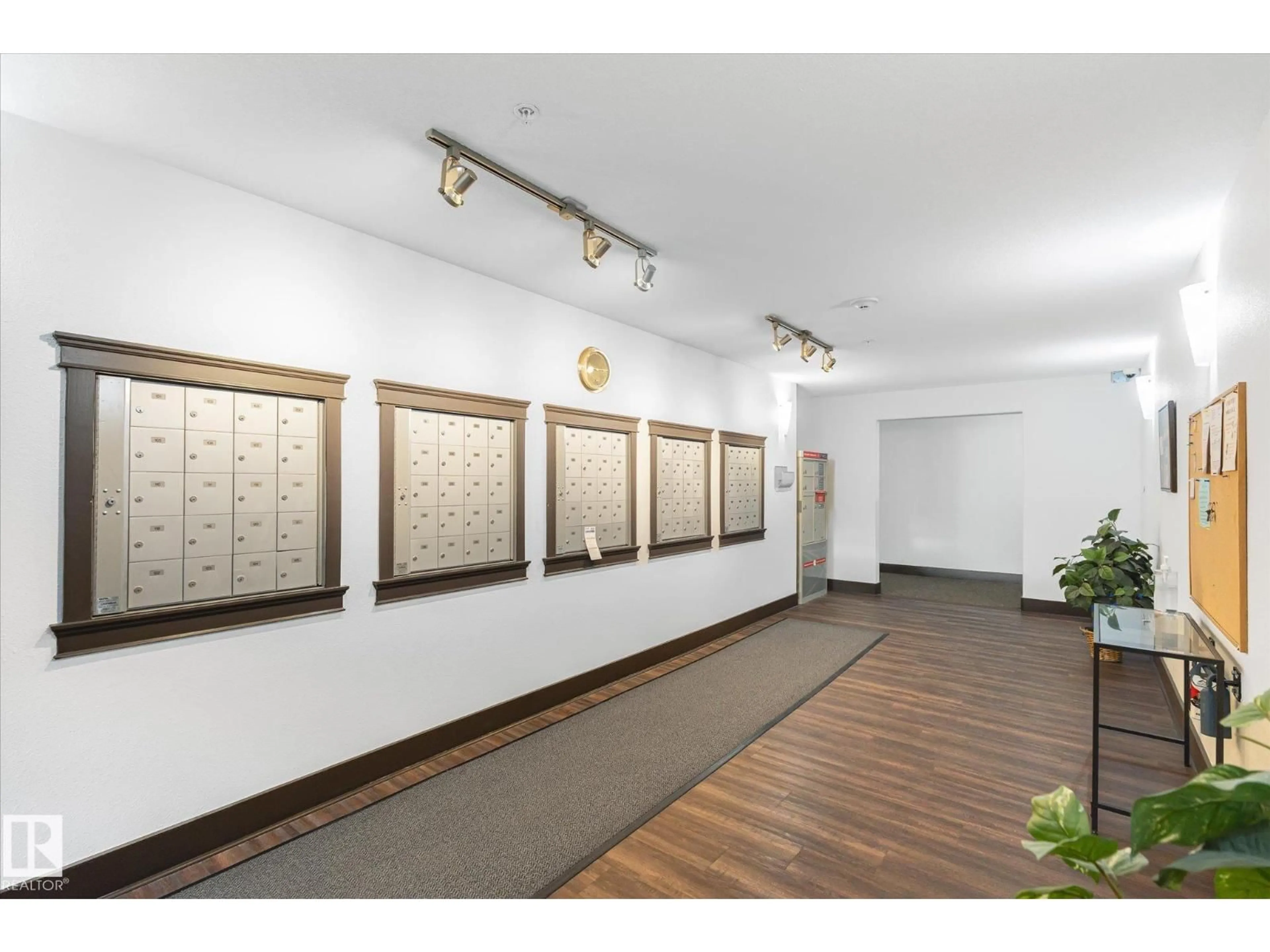 Indoor foyer for 410 - 7909 71 ST NW, Edmonton Alberta T6B3P5