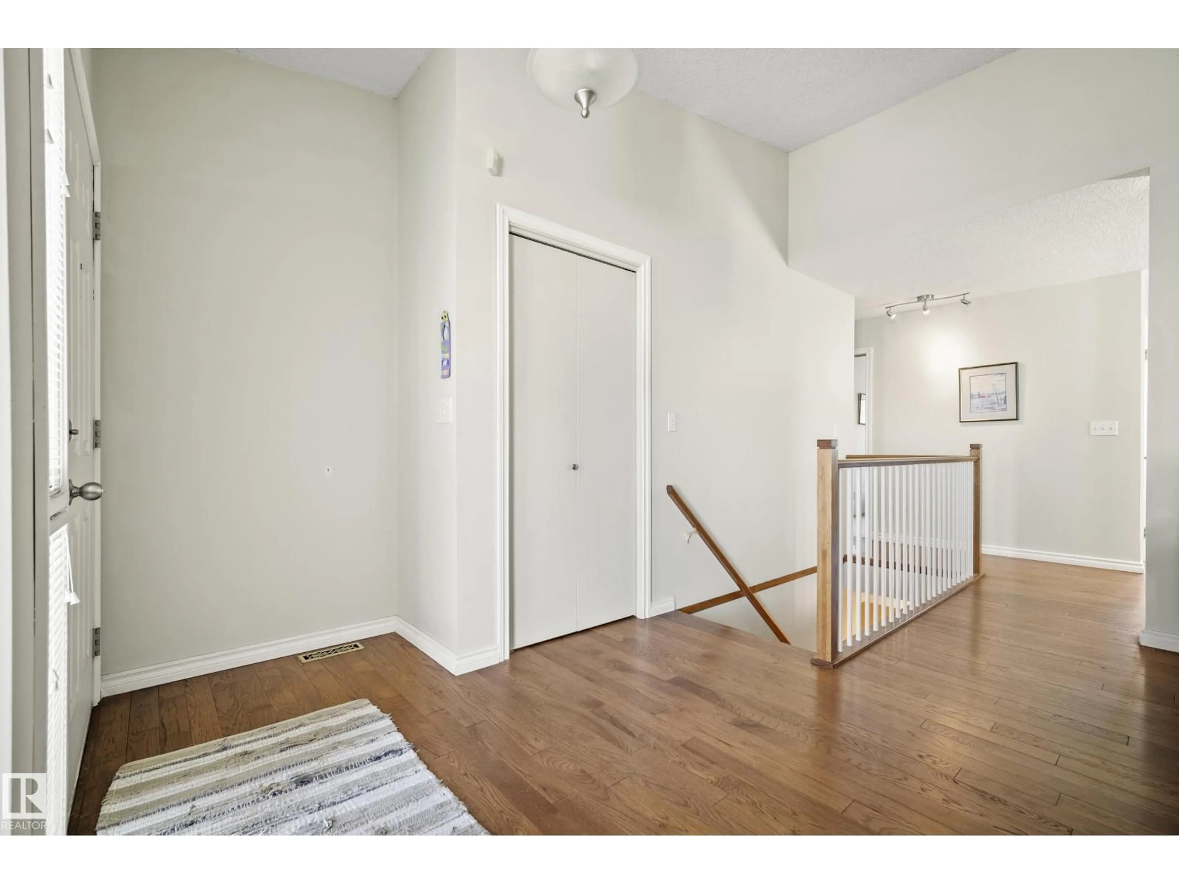 Indoor entryway for #4 - 15 RITCHIE WY, Sherwood Park Alberta T8A5T3