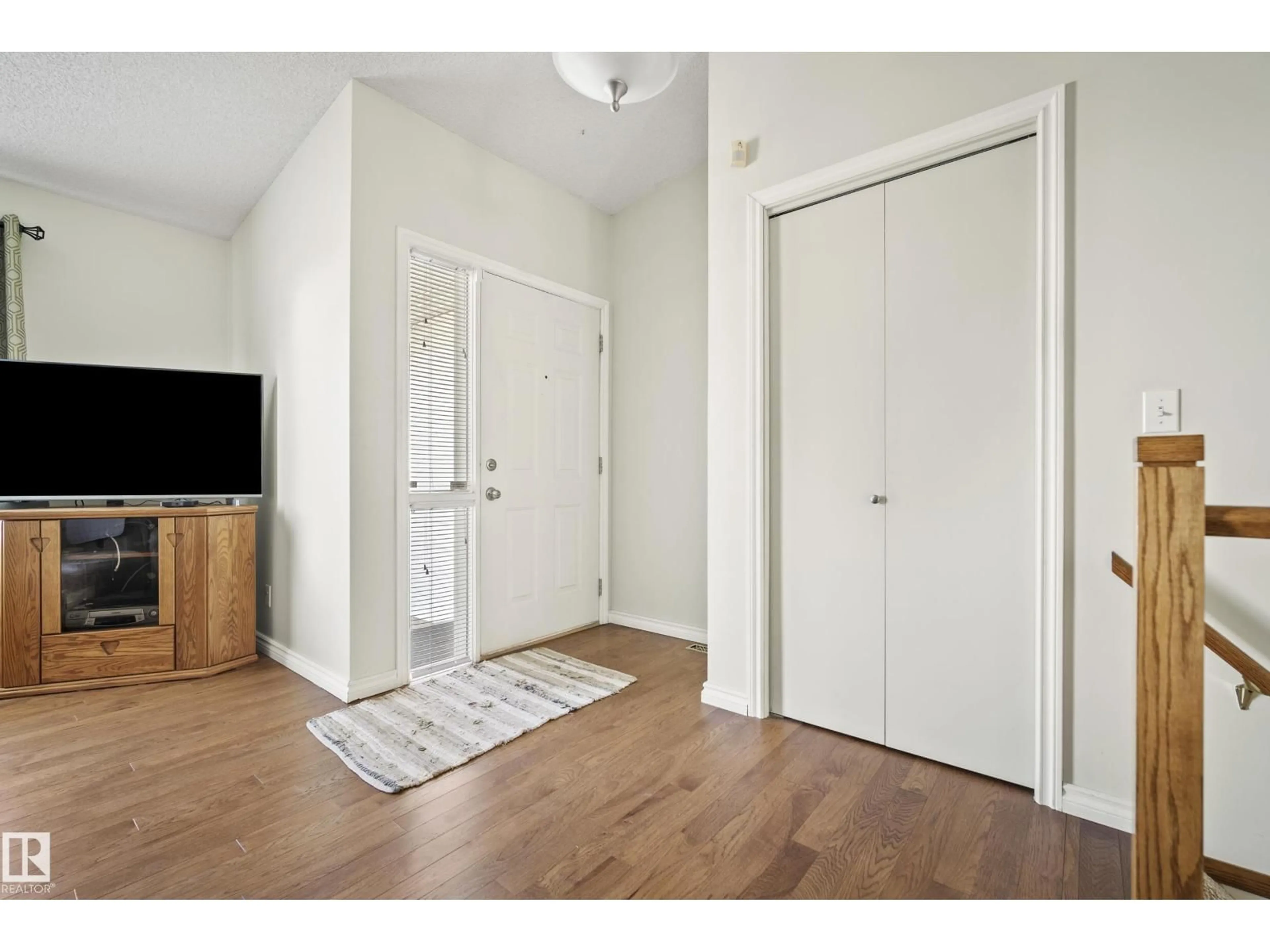 Indoor entryway for #4 - 15 RITCHIE WY, Sherwood Park Alberta T8A5T3