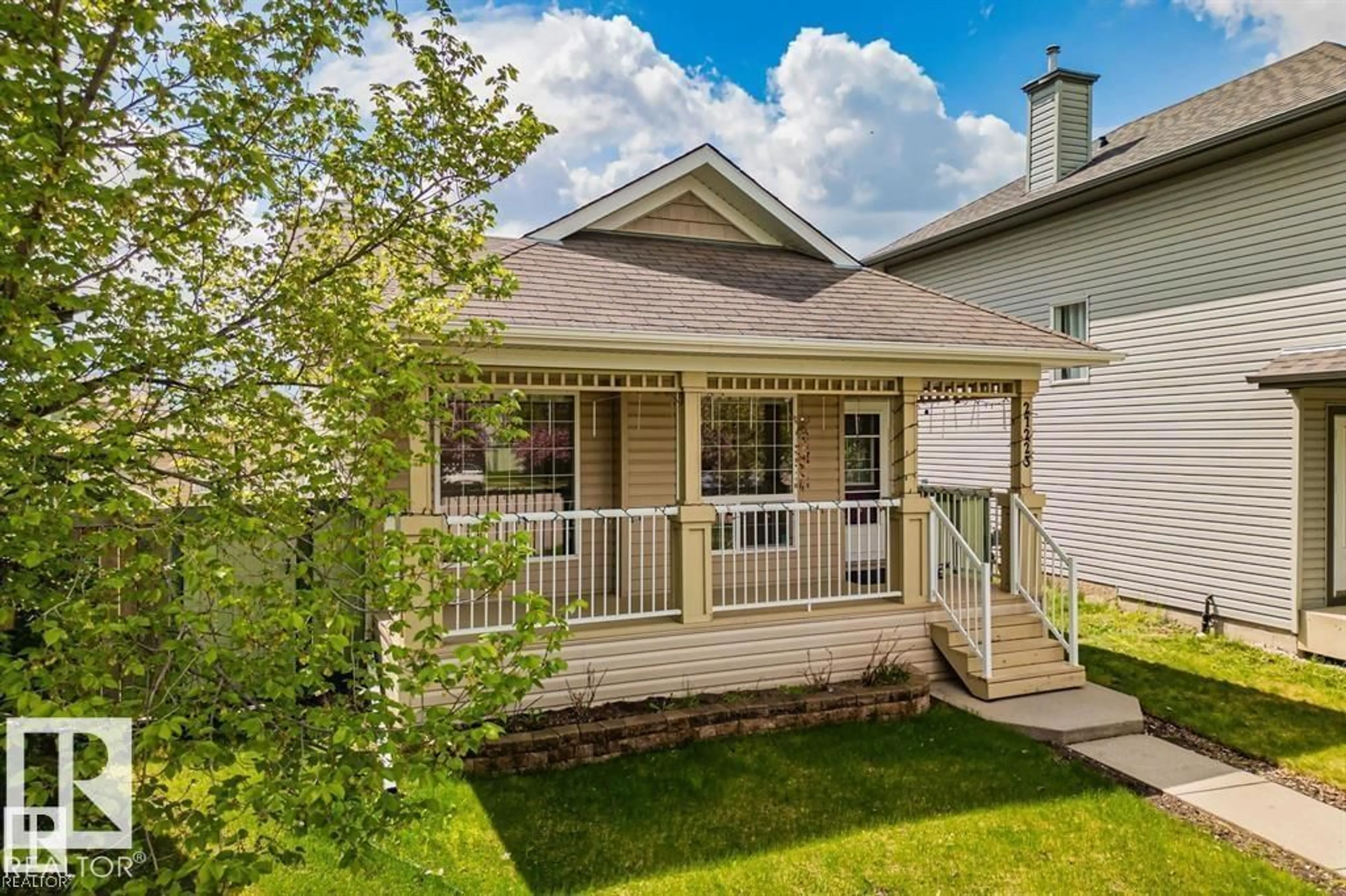 Home with vinyl exterior material, street for 21223 92 AV, Edmonton Alberta T5T0W6