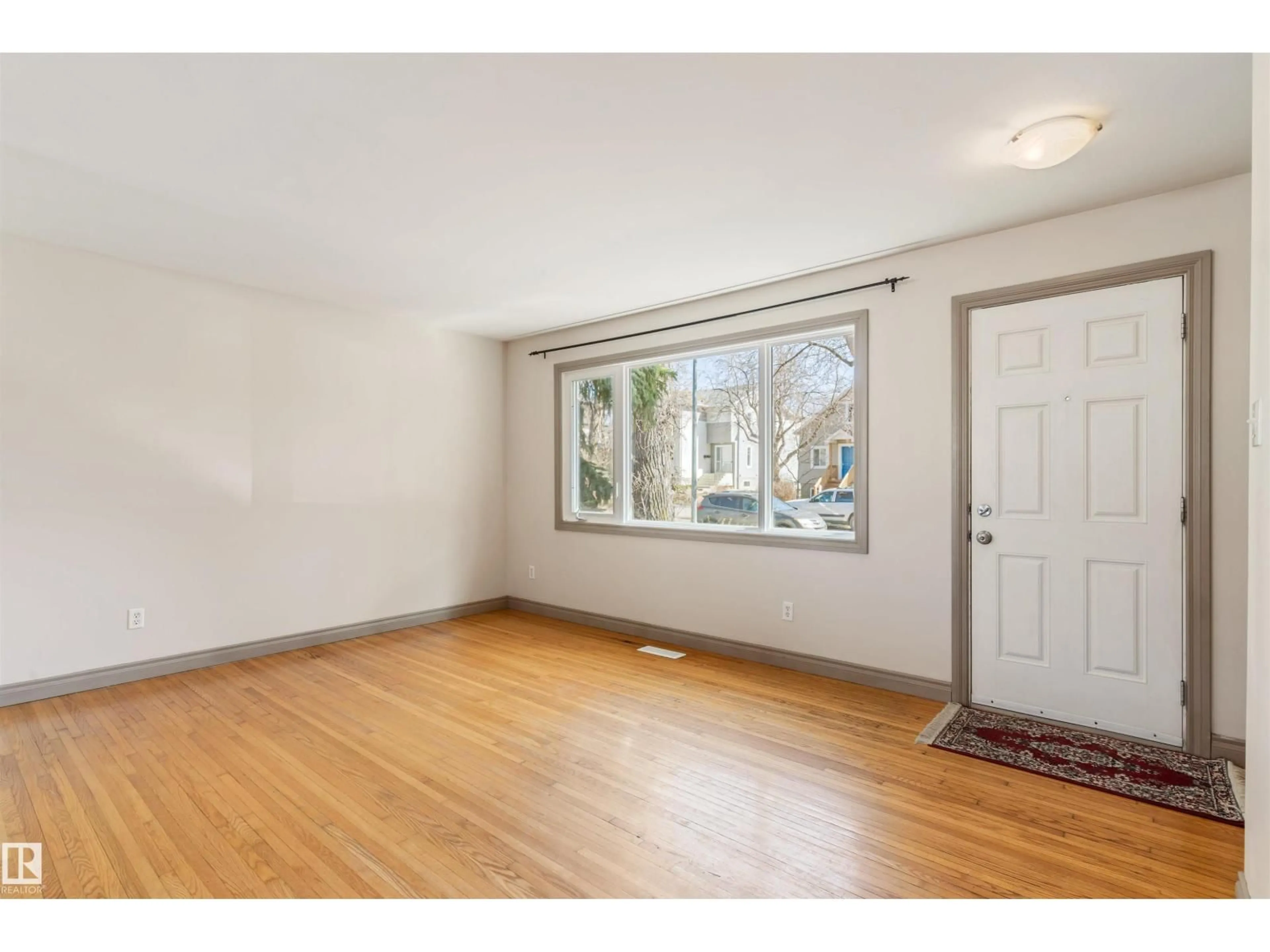 A pic of a room for 10620 68 AV, Edmonton Alberta T6H2B4
