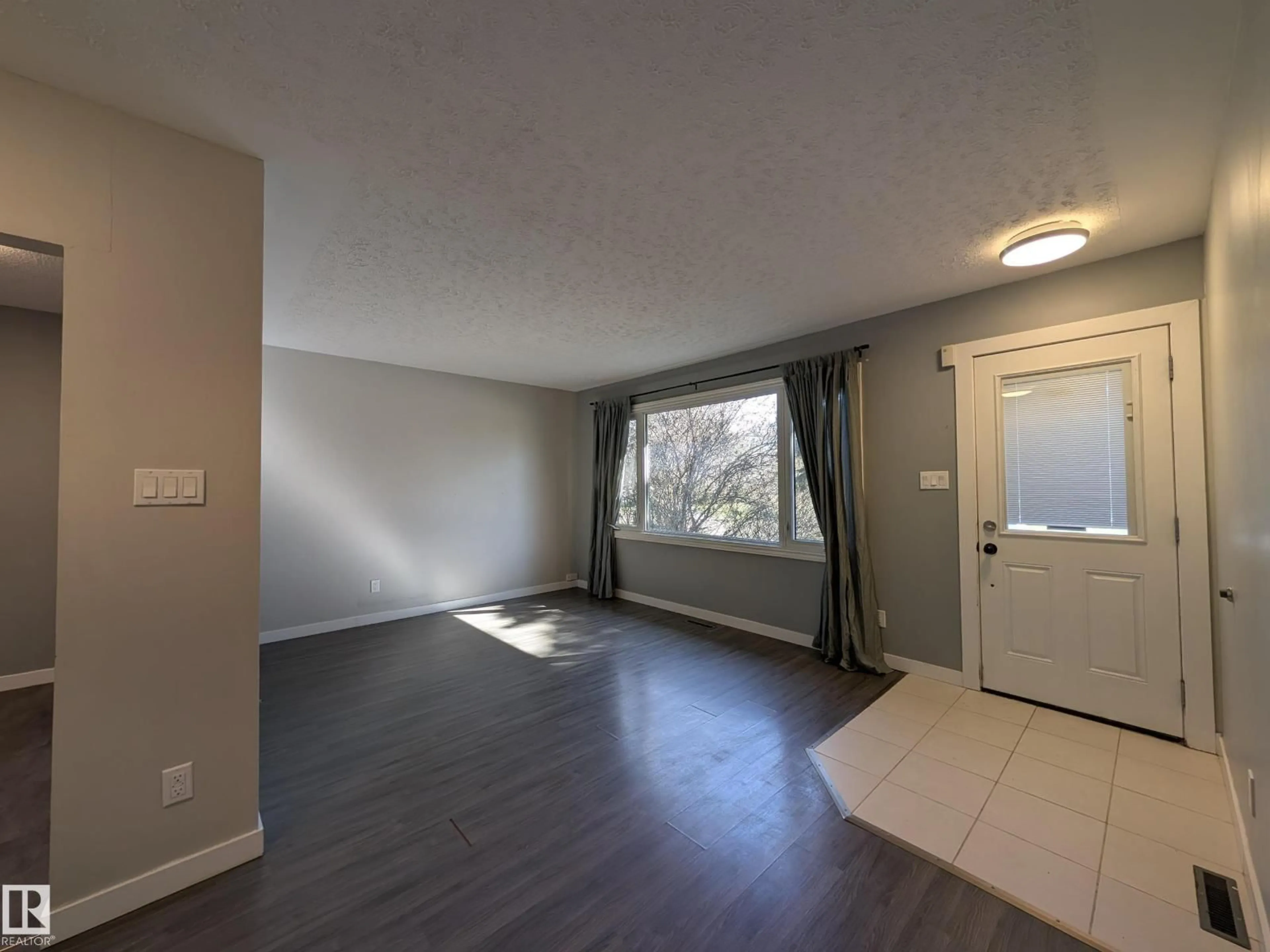 A pic of a room for 13528 139 ST, Edmonton Alberta T5L2C4