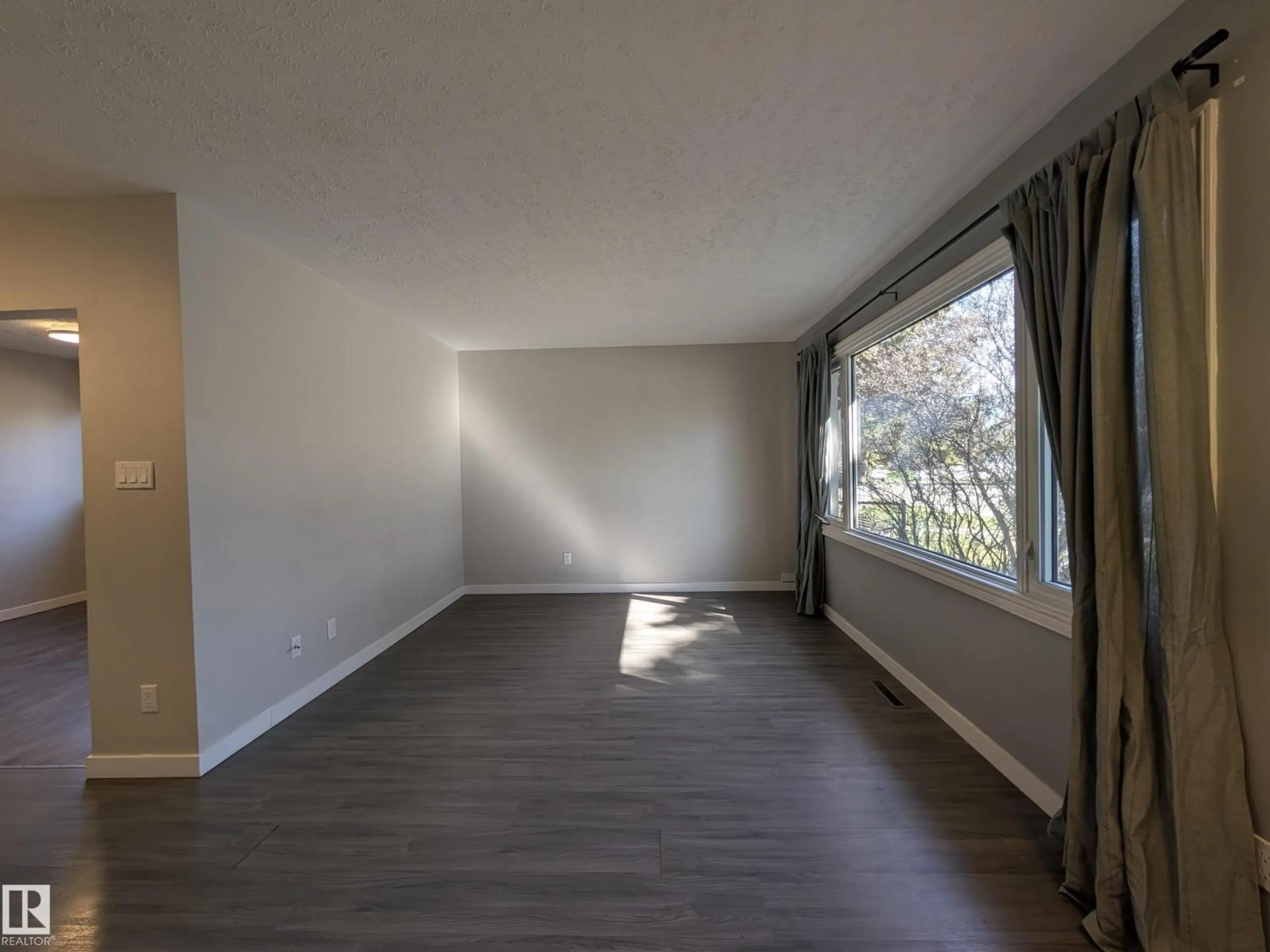 A pic of a room for 13528 139 ST, Edmonton Alberta T5L2C4