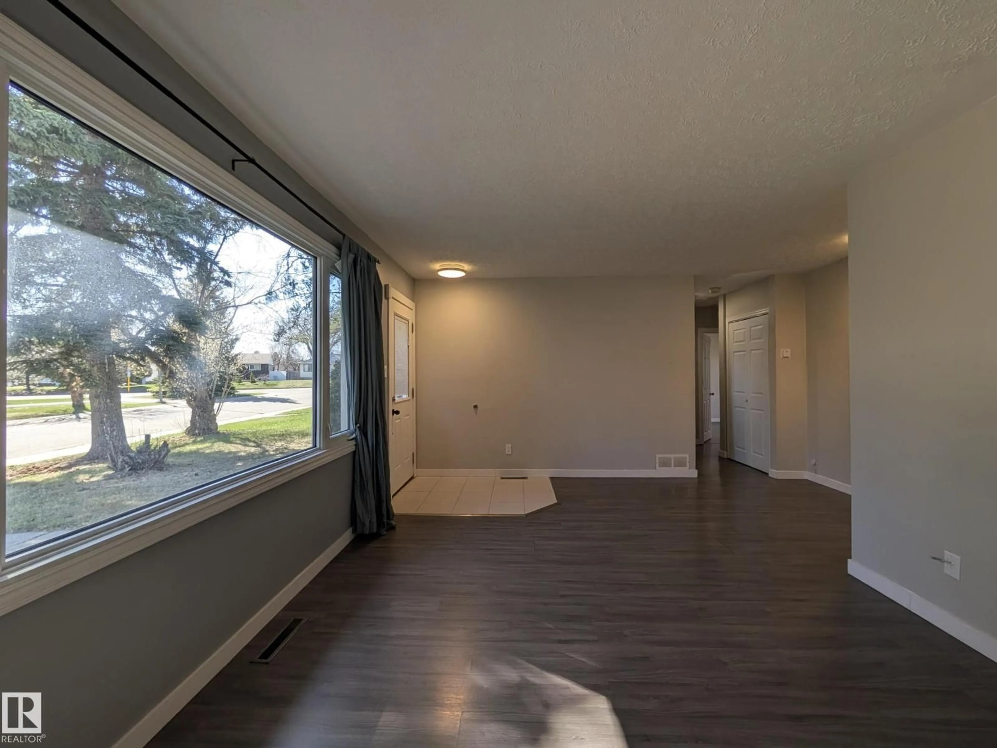 A pic of a room for 13528 139 ST, Edmonton Alberta T5L2C4