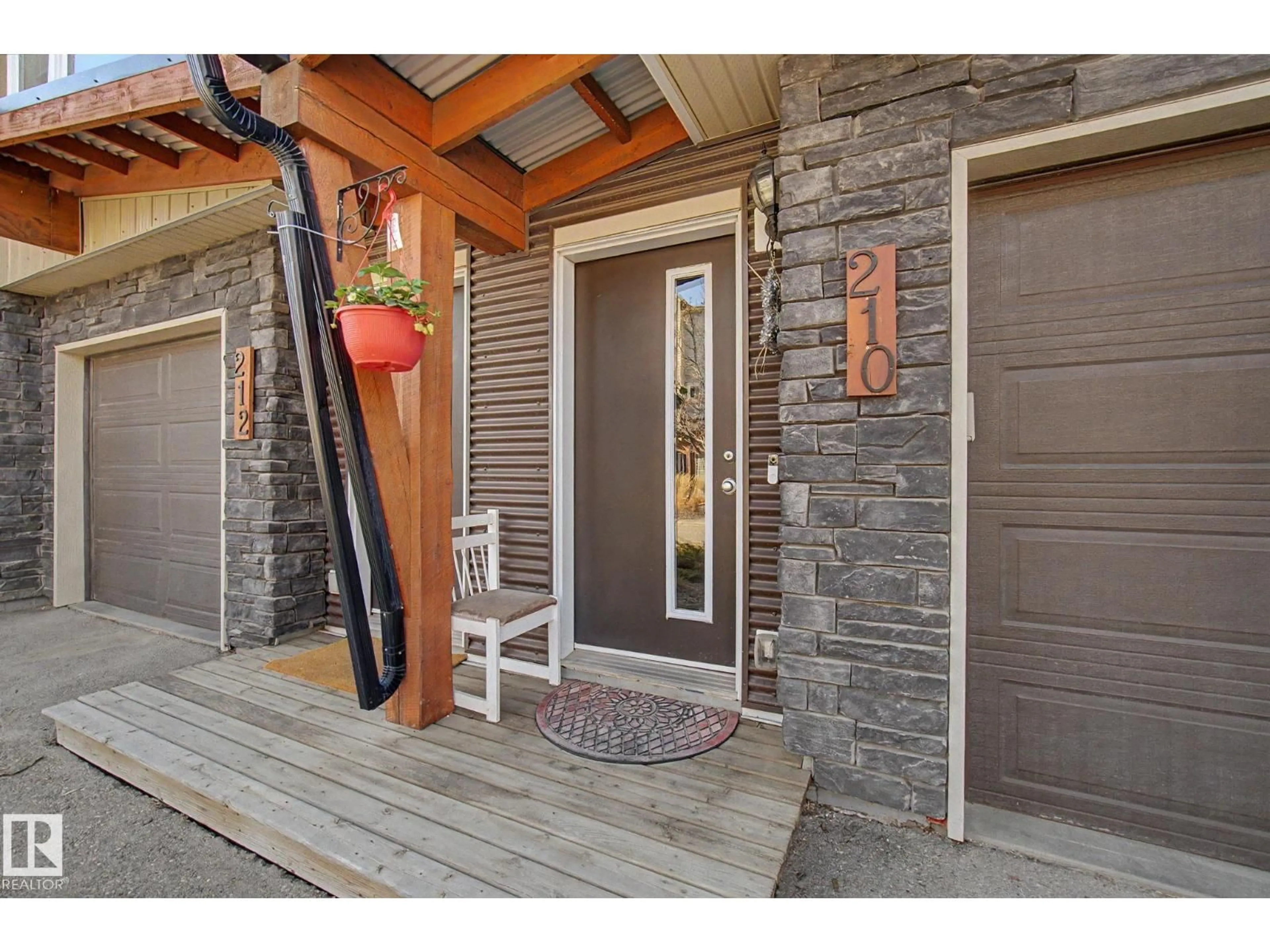 Indoor entryway for 210 SOUTHFORK DR, Leduc Alberta T9E0X1