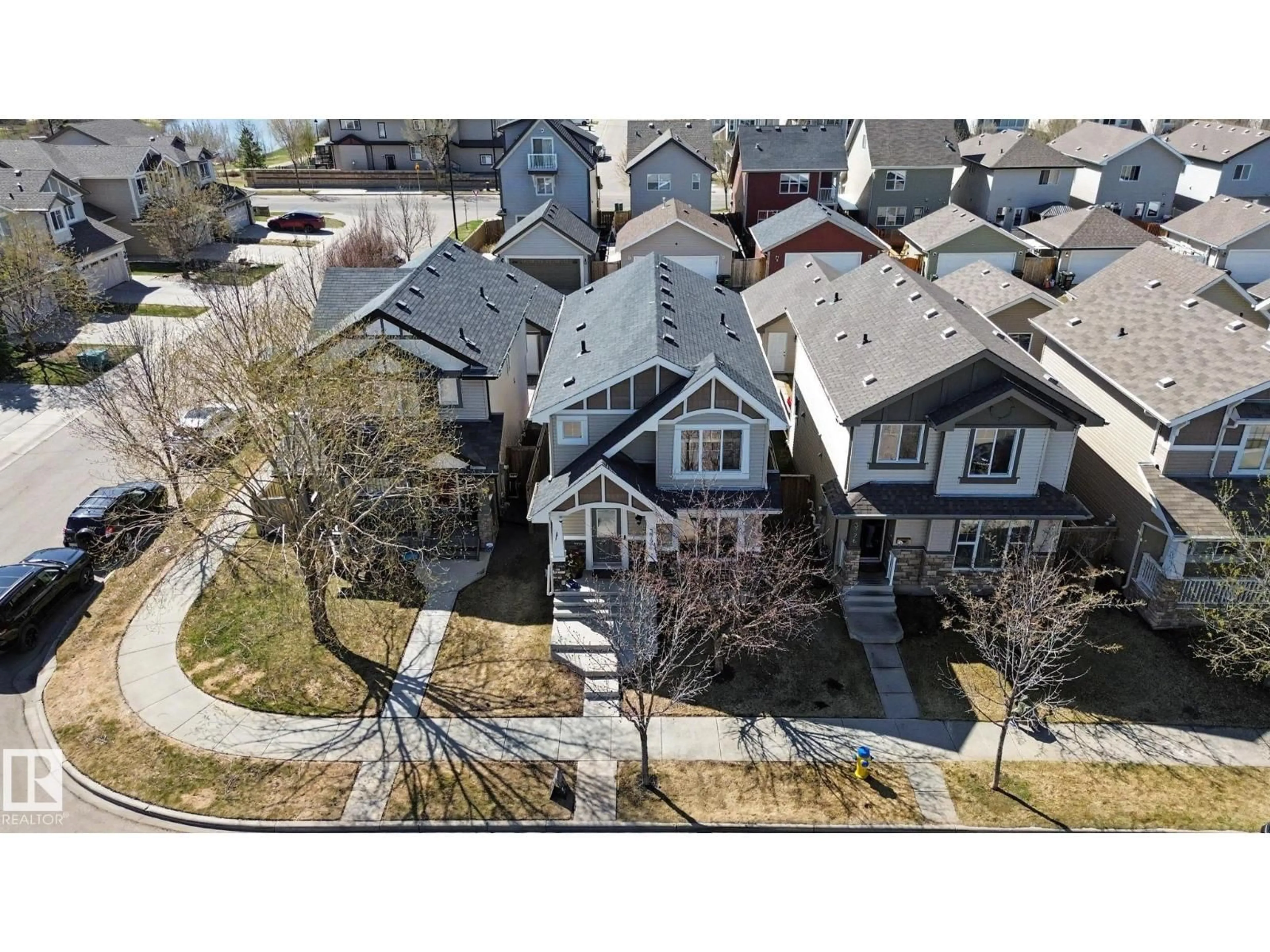 A pic from outside/outdoor area/front of a property/back of a property/a pic from drone, street for SW - 3724 ALEXANDER CR, Edmonton Alberta T6W0W7