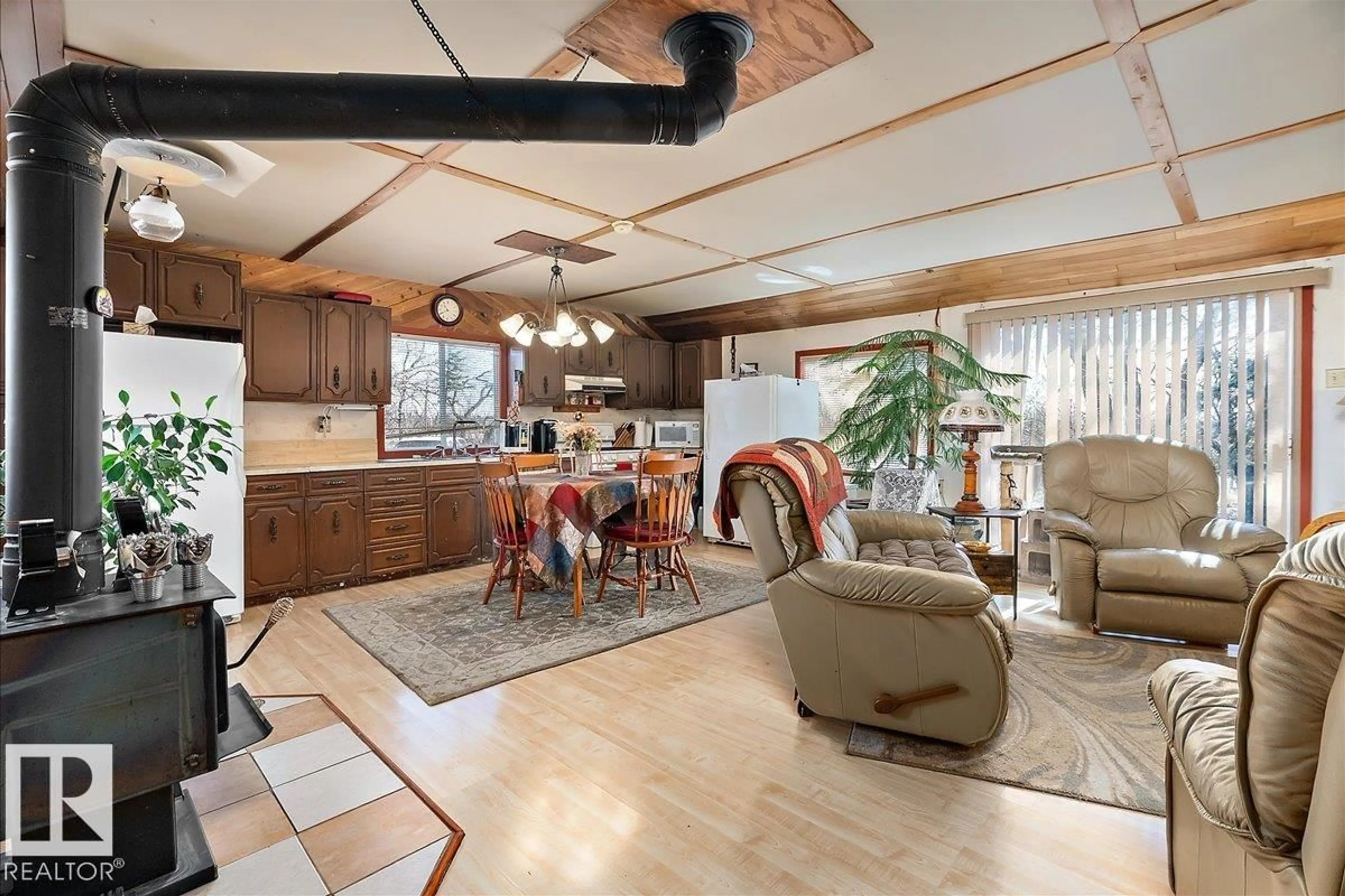 Open concept kitchen, unknown for 49216 RR 161 A, Rural Beaver County Alberta T0B2C0