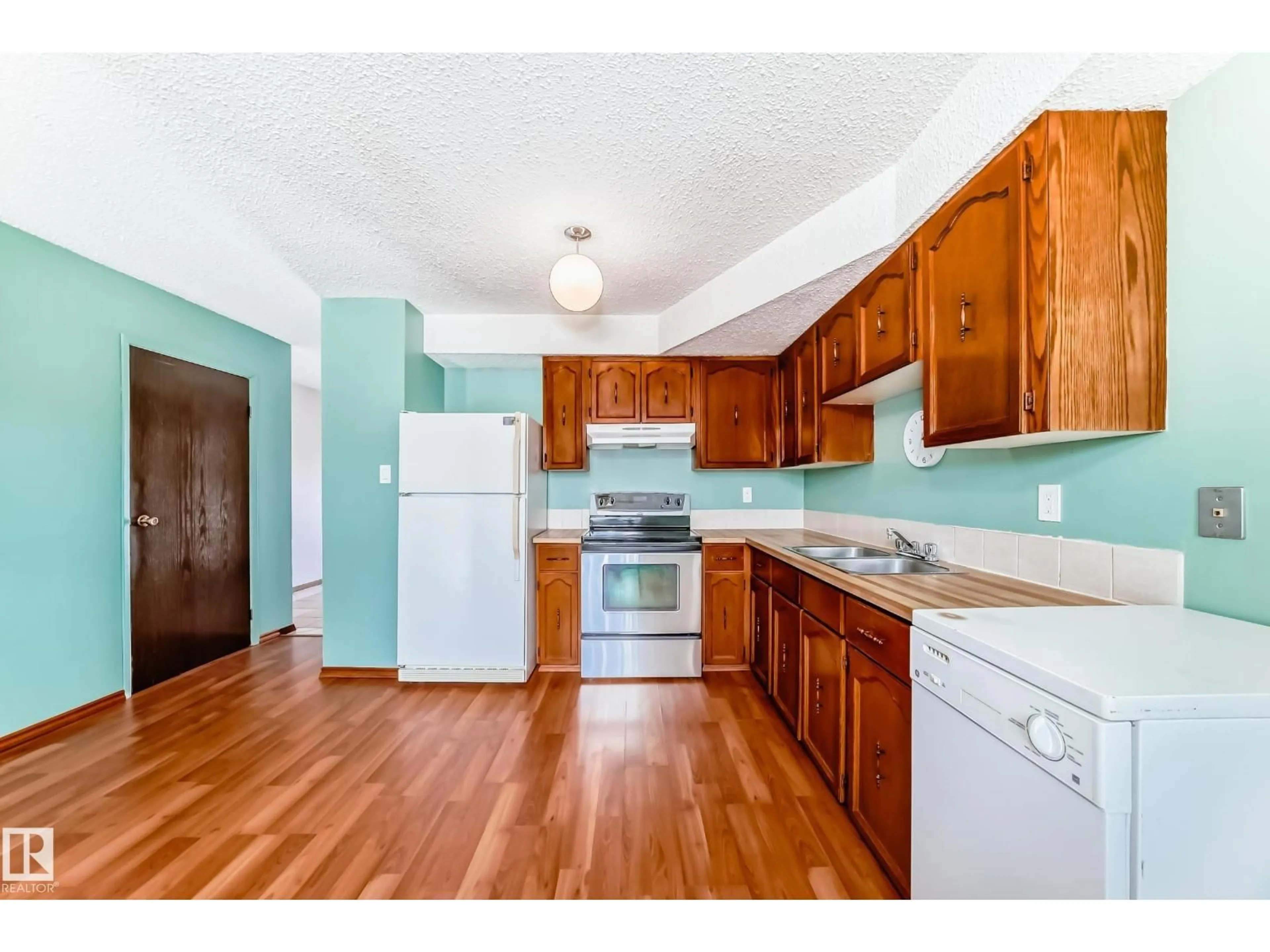 Standard kitchen, unknown for NW - 13862 24 ST, Edmonton Alberta T5Y1B6
