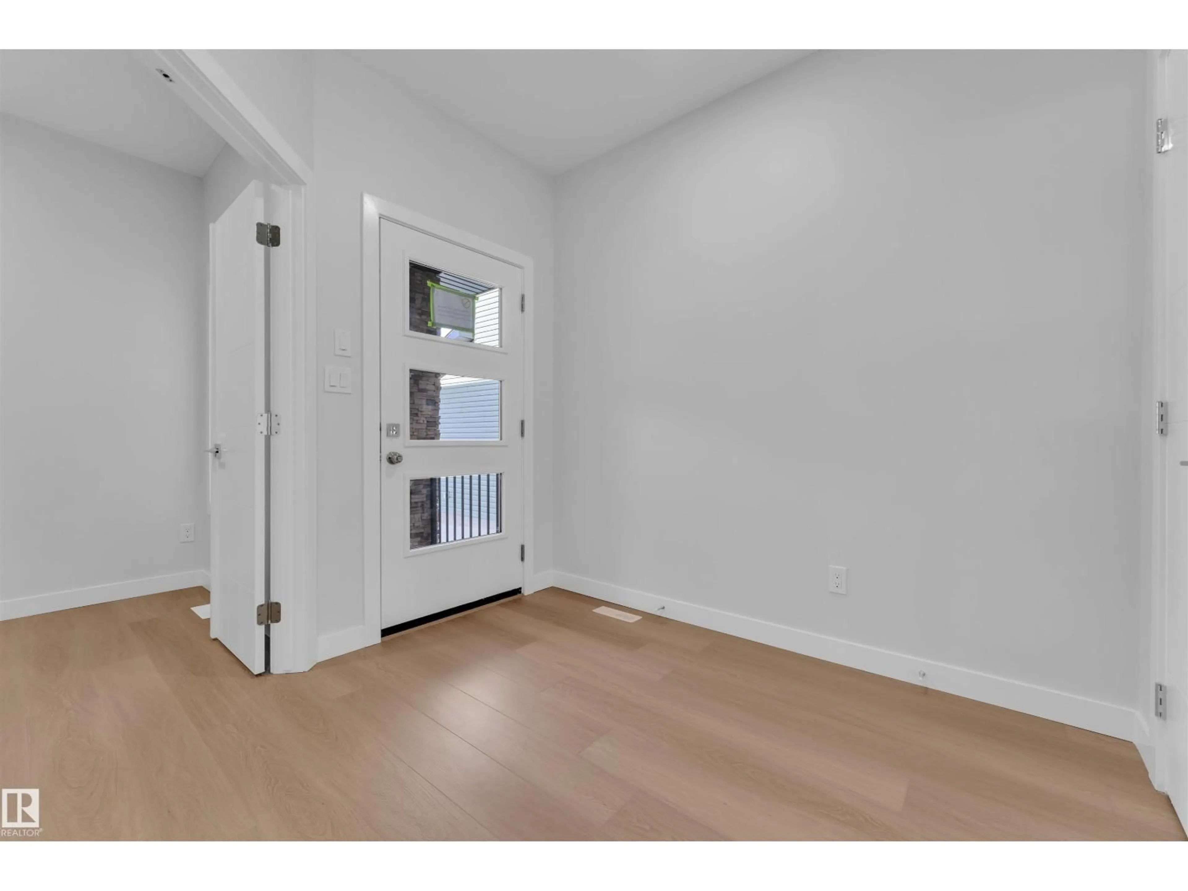 Indoor entryway for 3925 39 AV, Beaumont Alberta T9E0X6