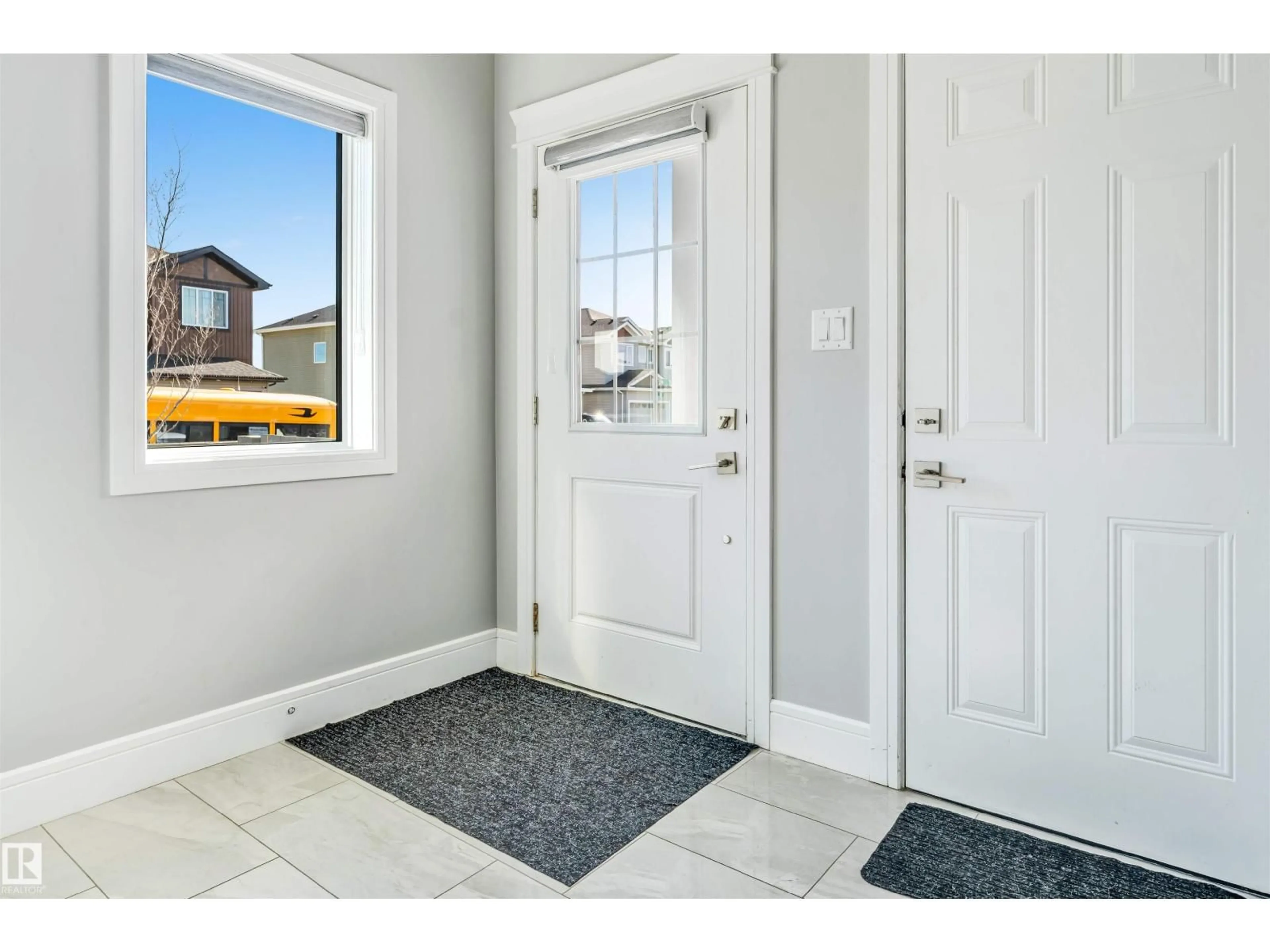 Indoor entryway for 1103 29 ST, Edmonton Alberta T6T2H3