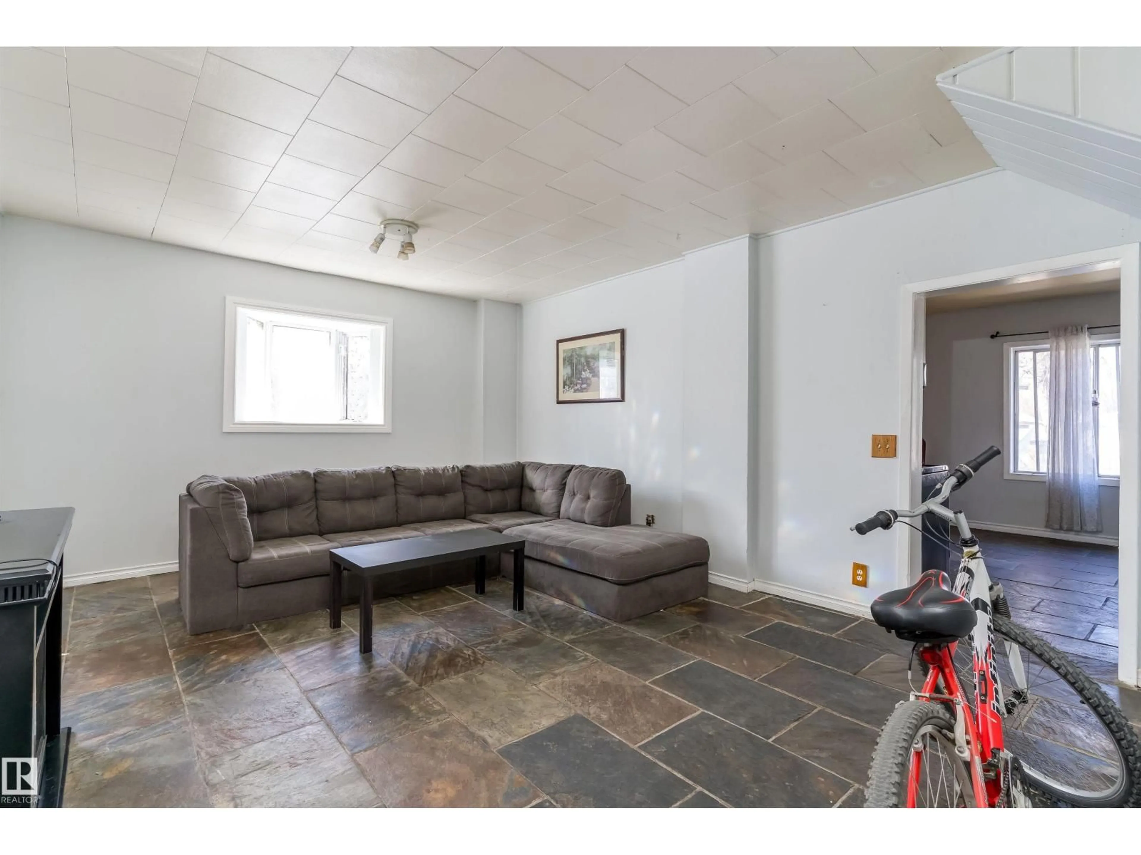 A pic of a room for 12770 117 ST, Edmonton Alberta T5E5J5