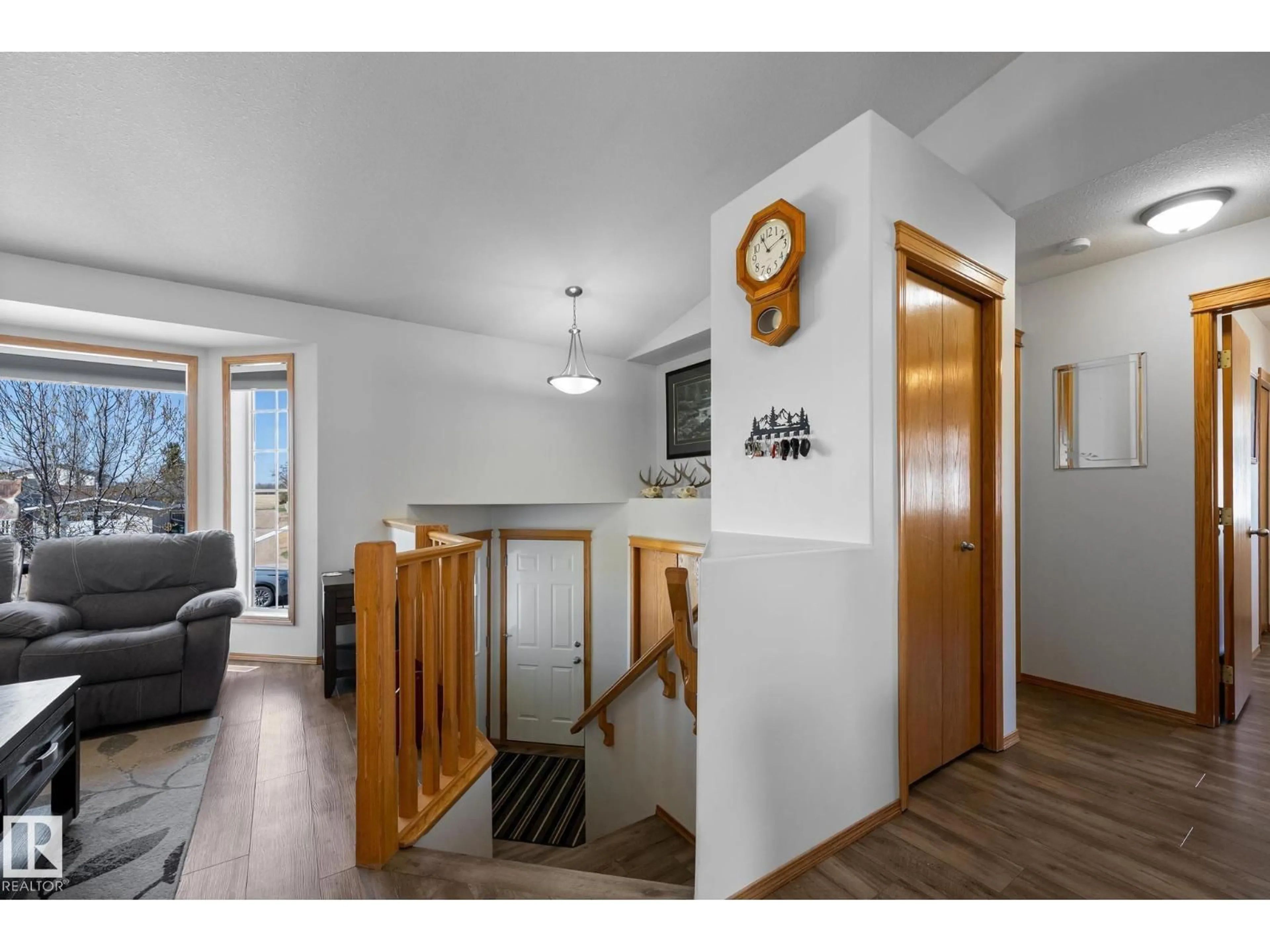 Indoor entryway for 4105 75 ST, Camrose Alberta T4V3W4