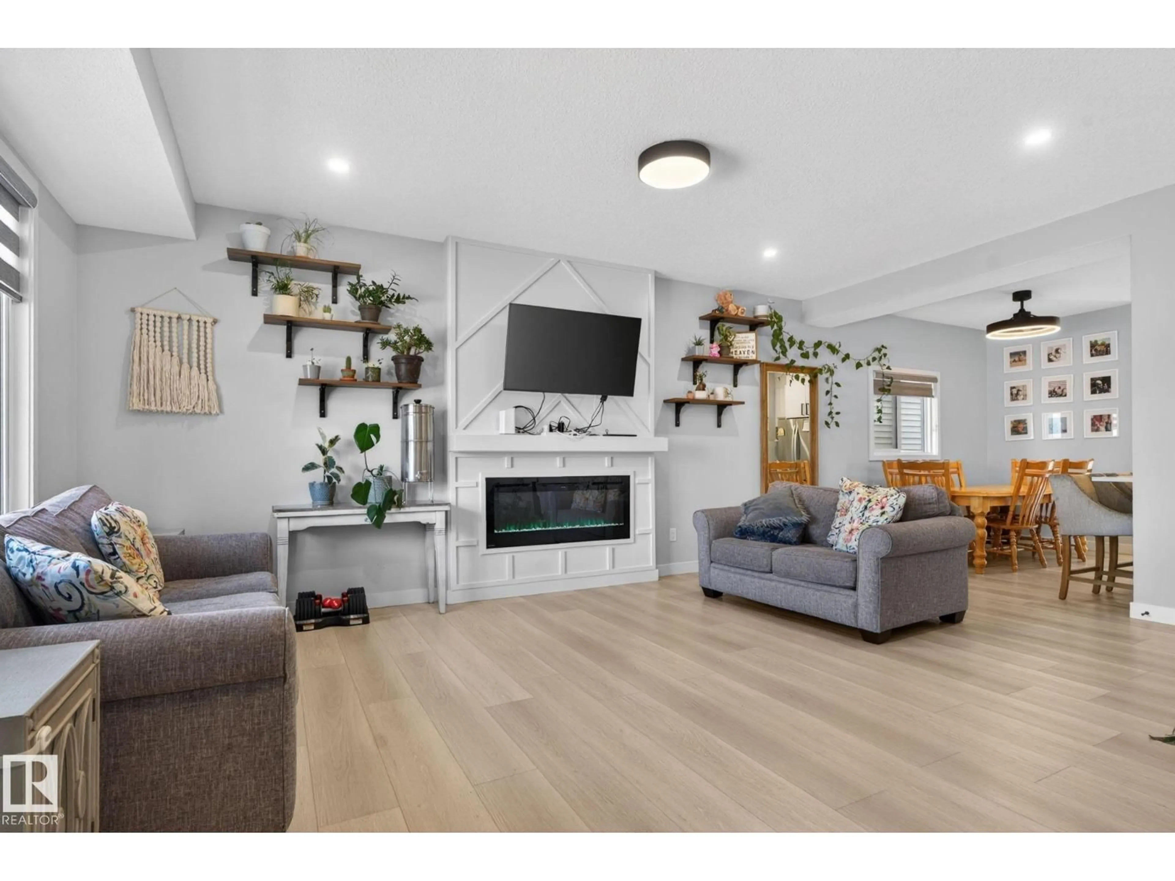 Living room with furniture, wood/laminate floor for 60 TREBLE LD, Spruce Grove Alberta T7X0Z4