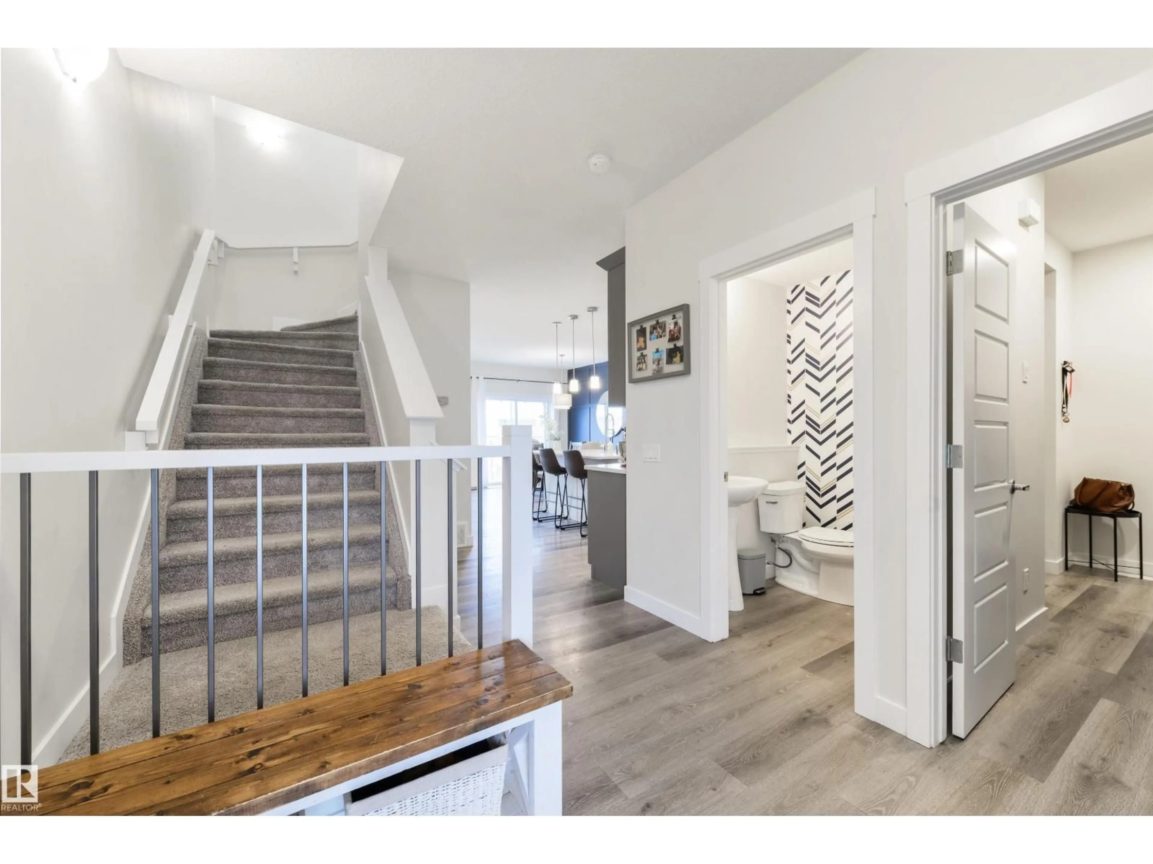 Indoor entryway for 22632 96 AV, Edmonton Alberta T5T7K7