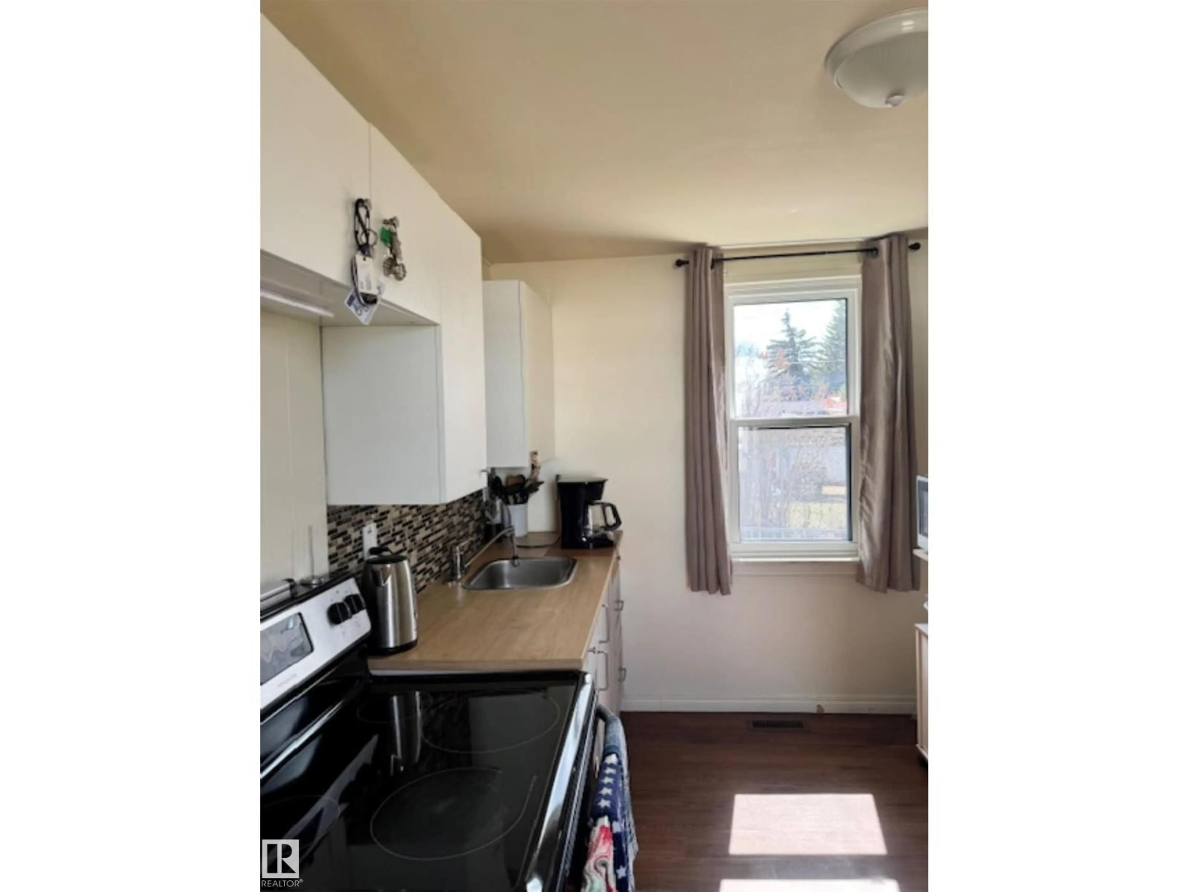 Standard kitchen, wood/laminate floor for 434 5 ST, Thorhild Alberta T0A3J0