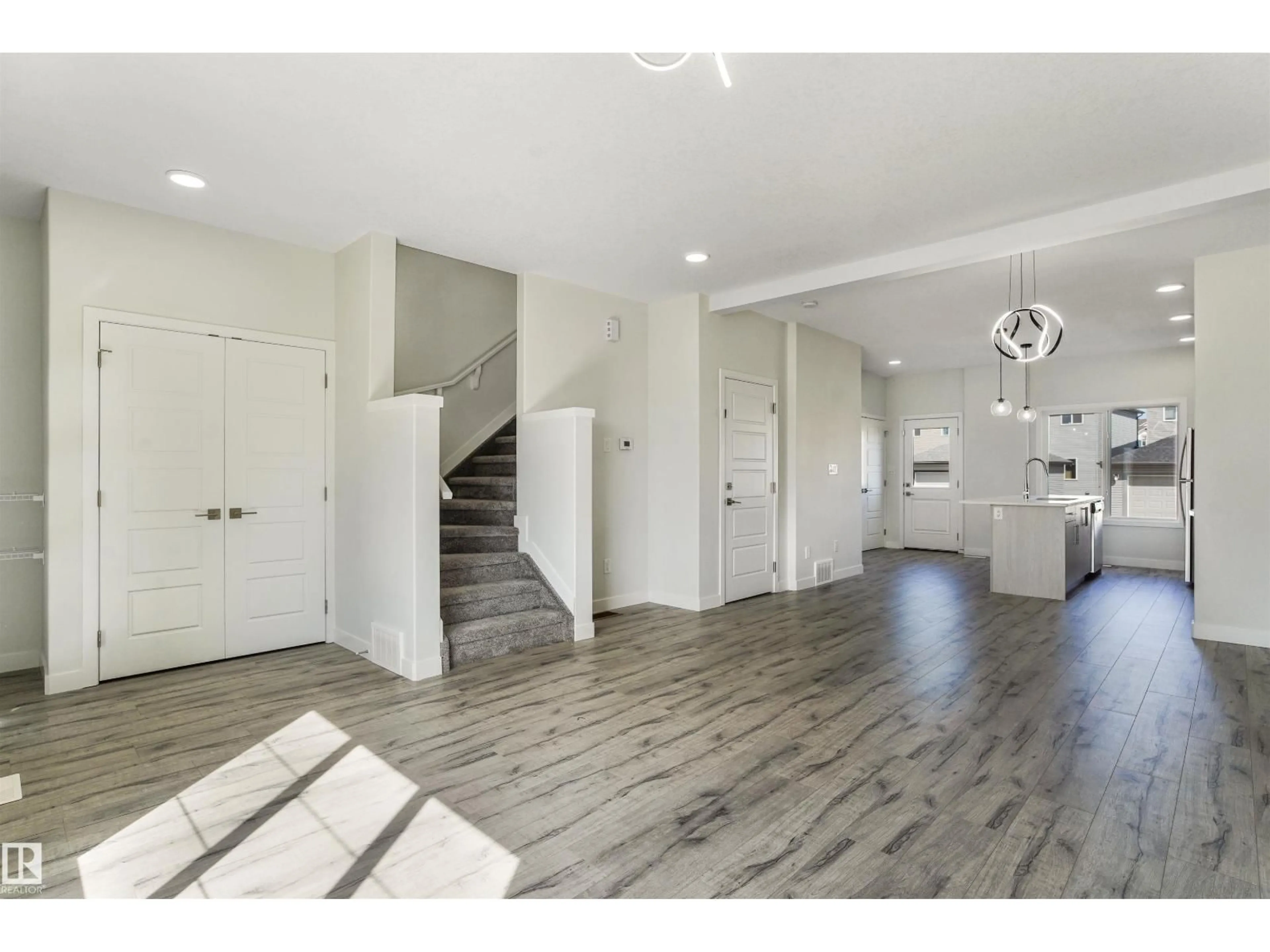 Indoor entryway for 9455 COLAK LN, Edmonton Alberta T6W5B6